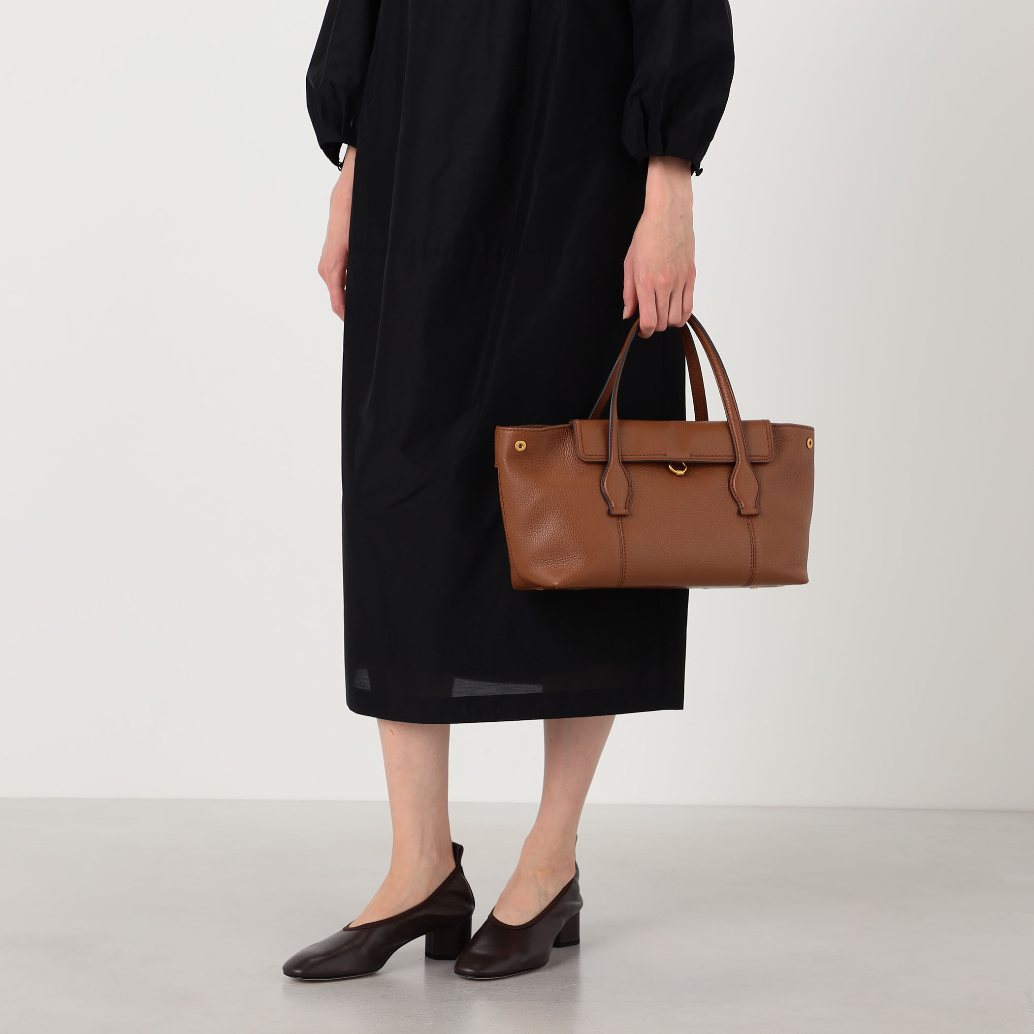 GIANNI CHIARINI VICKY ハンドバッグ｜トゥモローランド 公式サイト