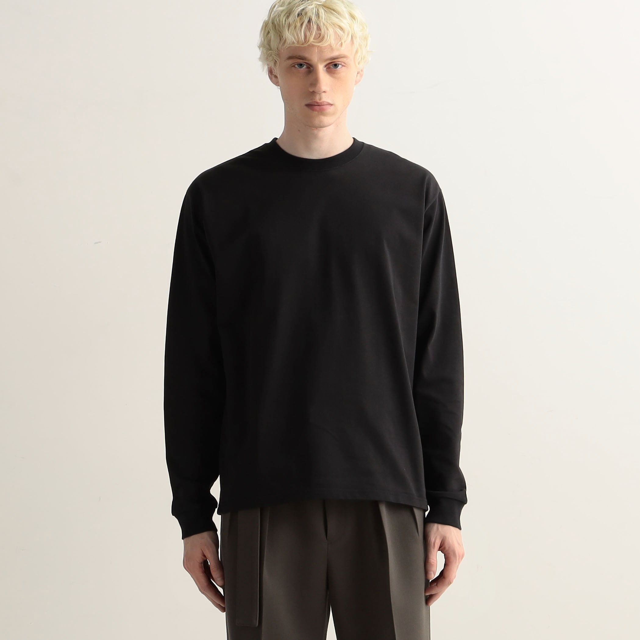 ANTICIPO クルーネックロングスリーブTシャツ カットソー 黒 44 コットンクルーネック ロングスリーブTシャツ｜トゥモローランド