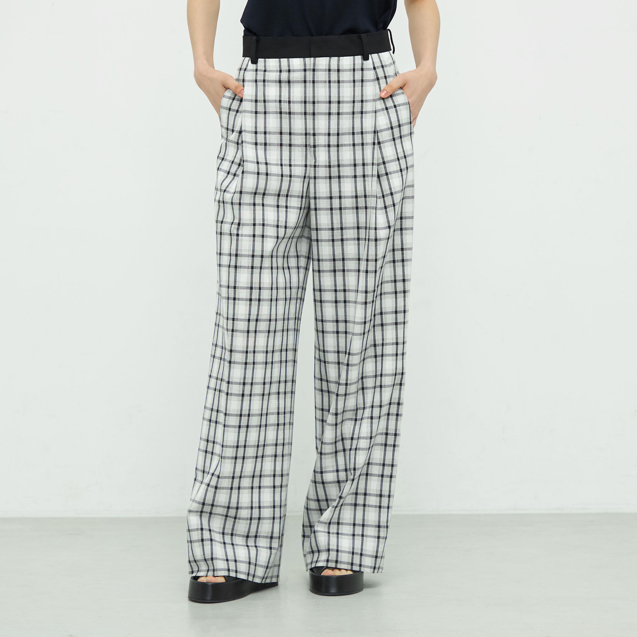 モノトーンチェック 1タックワイドパンツ｜トゥモローランド 公式通販