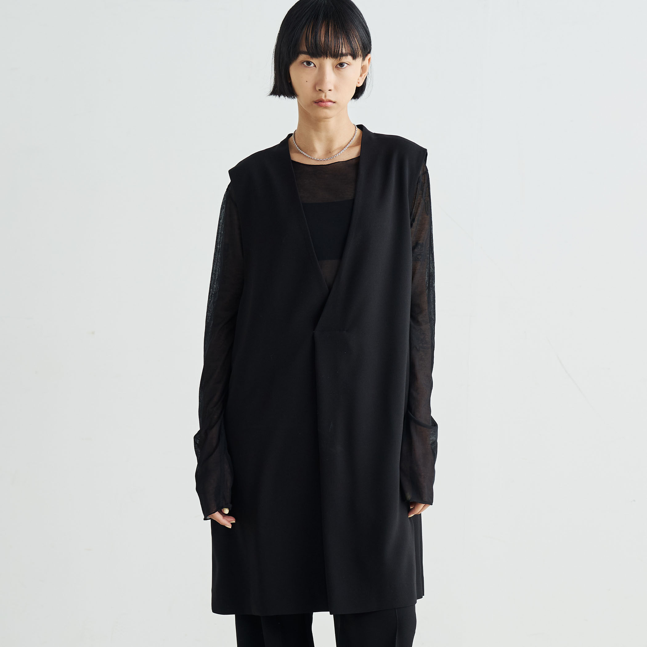 バックサテンジョーゼット Vネックジレ｜トゥモローランド 公式通販