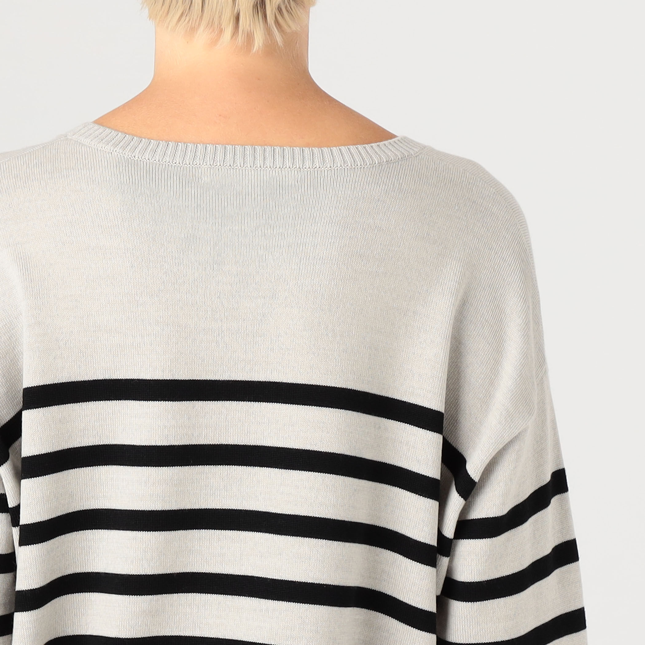 ギャルリーヴィーウーステッドウール　クルーネックニット　ダークブルー ウーステッドウール クルーネックプルオーバー｜トゥモローランド 公式通販