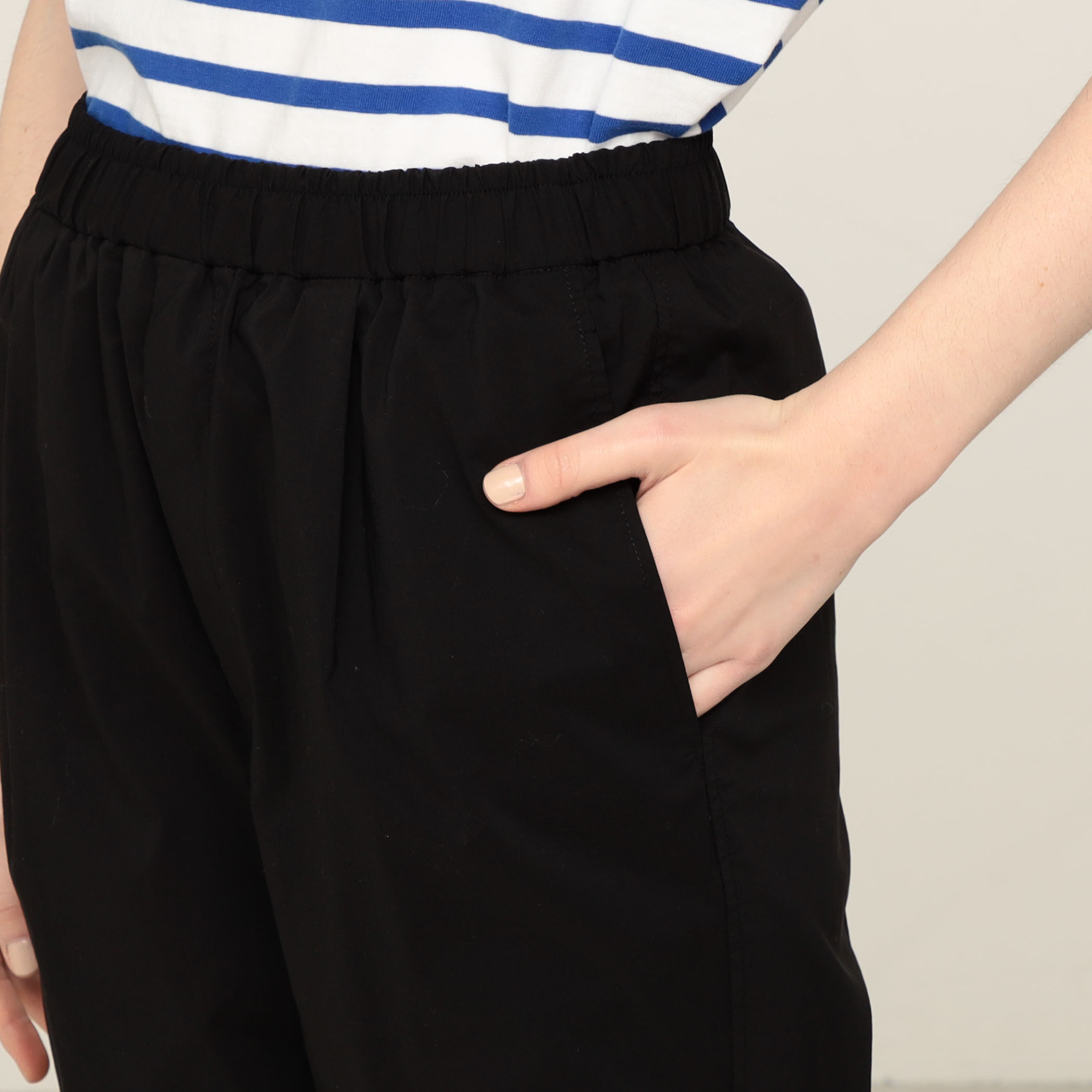 コットンナイロンストレッチ フロントタックテーパードパンツ