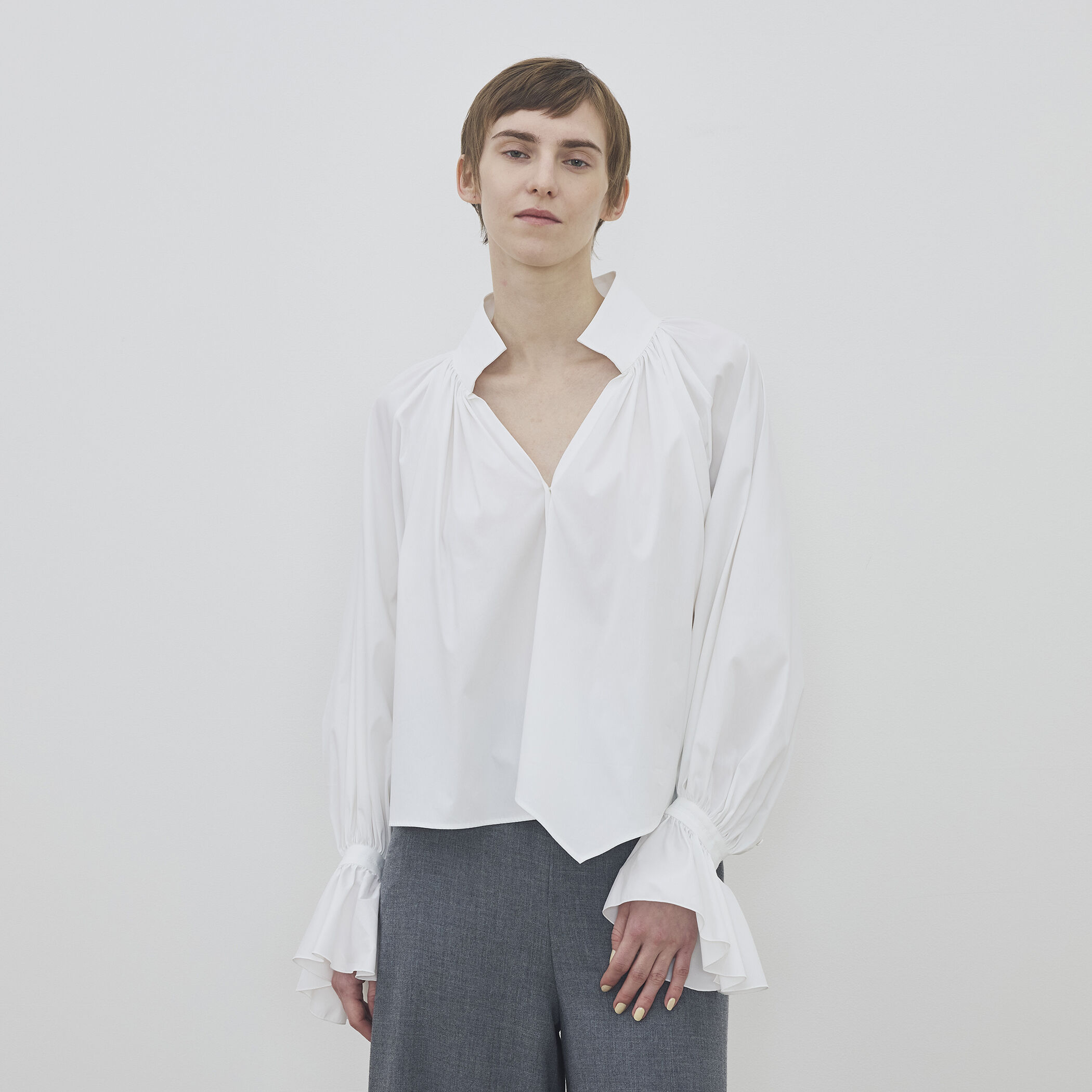 WEB先行予約】コットンストレッチポプリン ハイネックギャザーブラウス