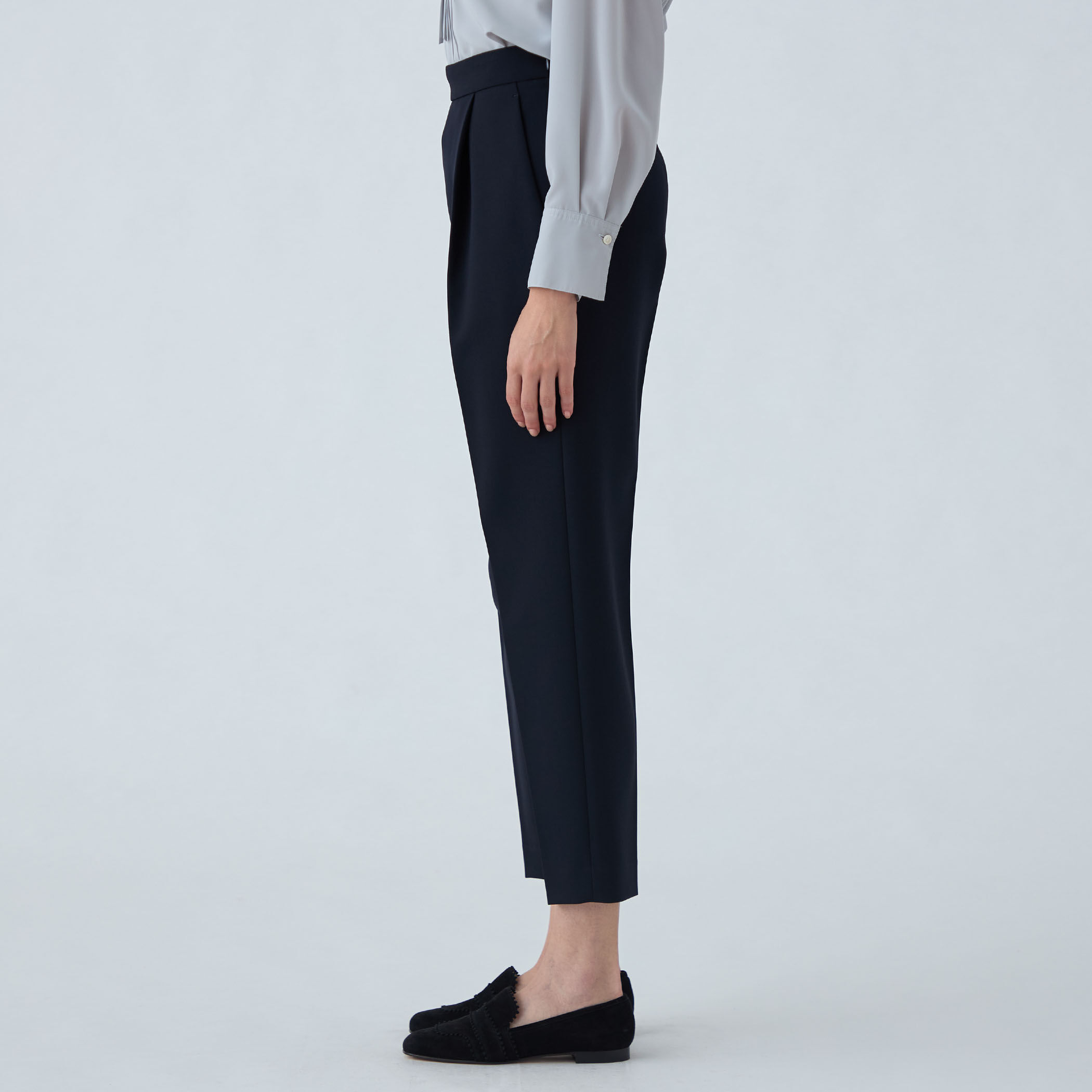 ドライダブルクロス フロントタックテーパードパンツ