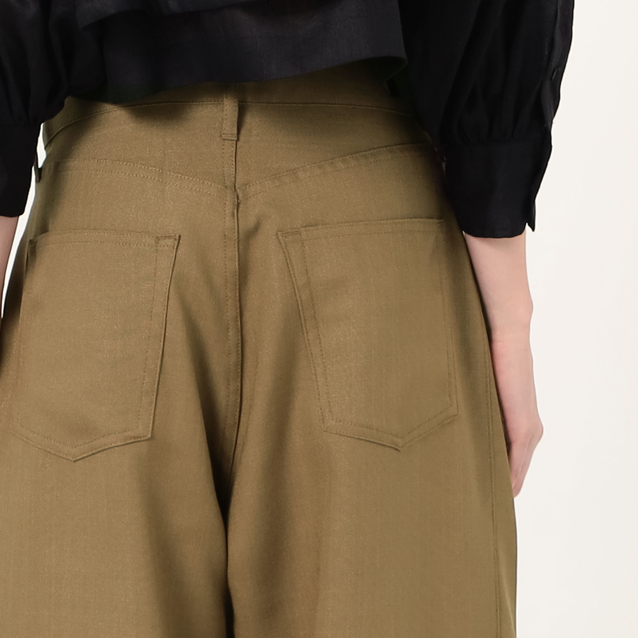 HYKE OXFORD BARREL-LEG JEANS バレルレッグパンツ｜トゥモローランド
