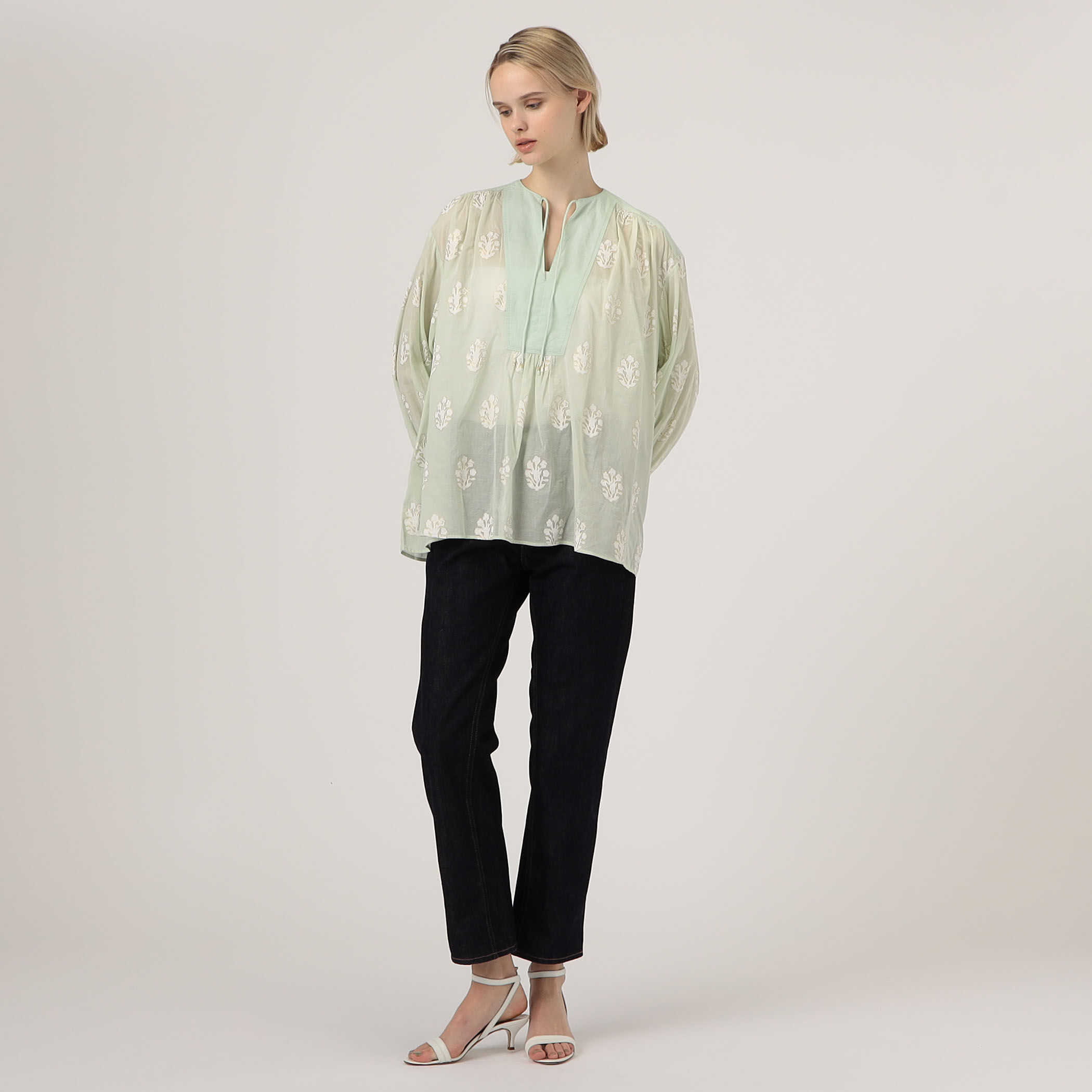 【TOMORROWLAND BUYING WEAR】ne Quittez pas COTTON VOILE SEDUM ブラウス TOMORROWLAND｜ne Quittez pas COTTON VOILE SEDUM ブラウス