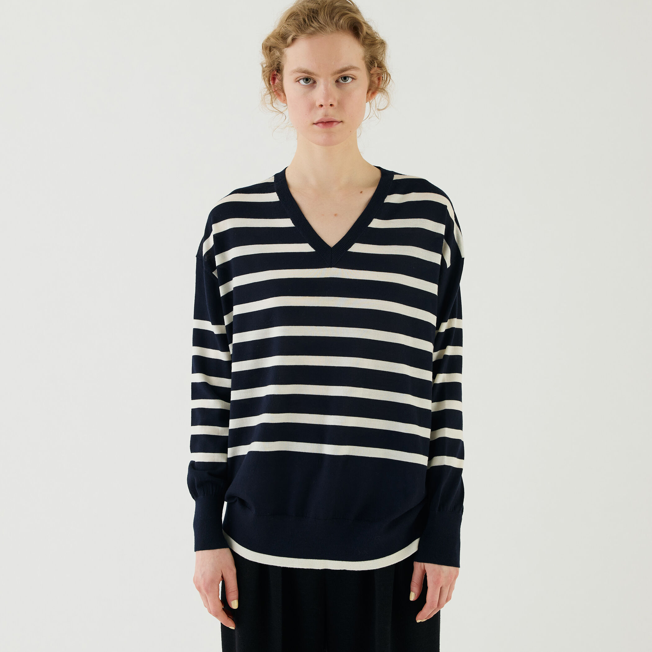 プレーンウール Vネックプルオーバー｜トゥモローランド 公式通販