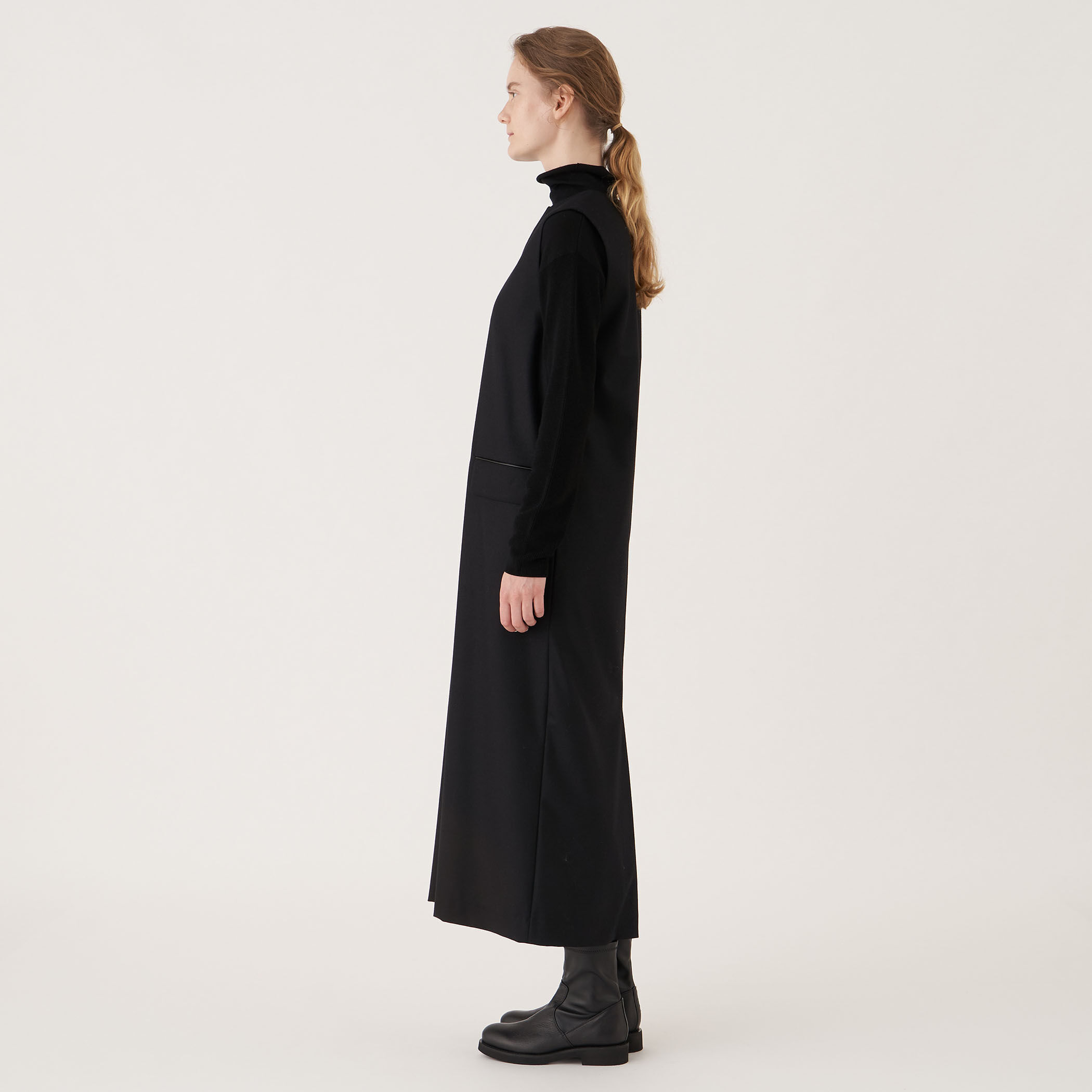MORE10%OFF対象〉ライトフラノストレッチクルーネックワンピース