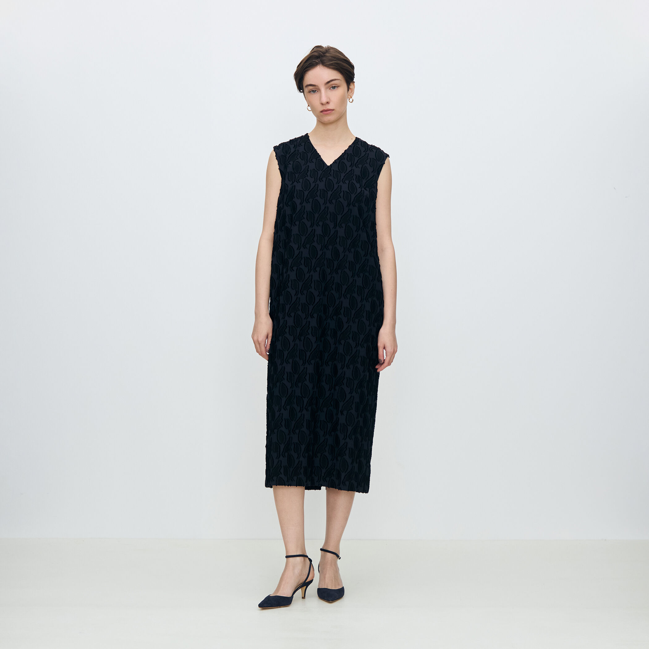 シャイニーカットジャカード Vネックワンピース｜トゥモローランド