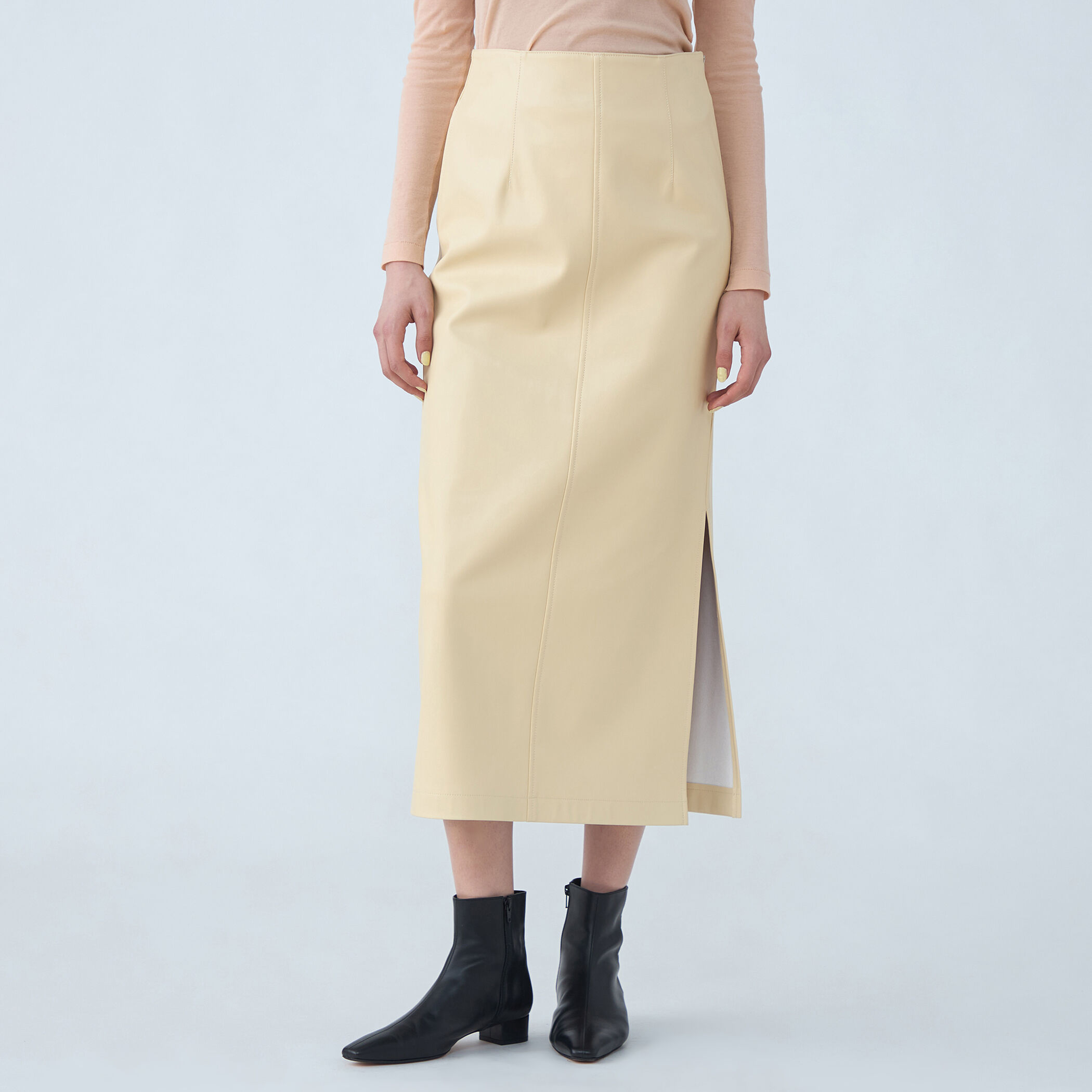 レザーライク Iラインスカート｜トゥモローランド 公式通販