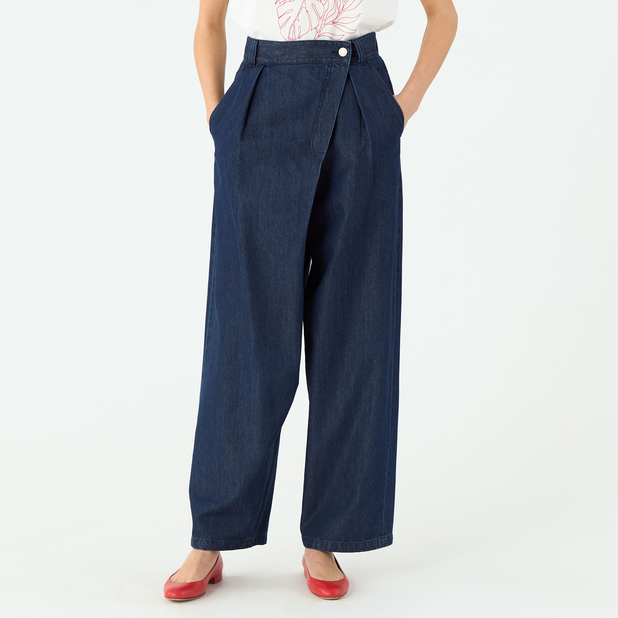 コットンセルロースデニム アシンメトリータックパンツ