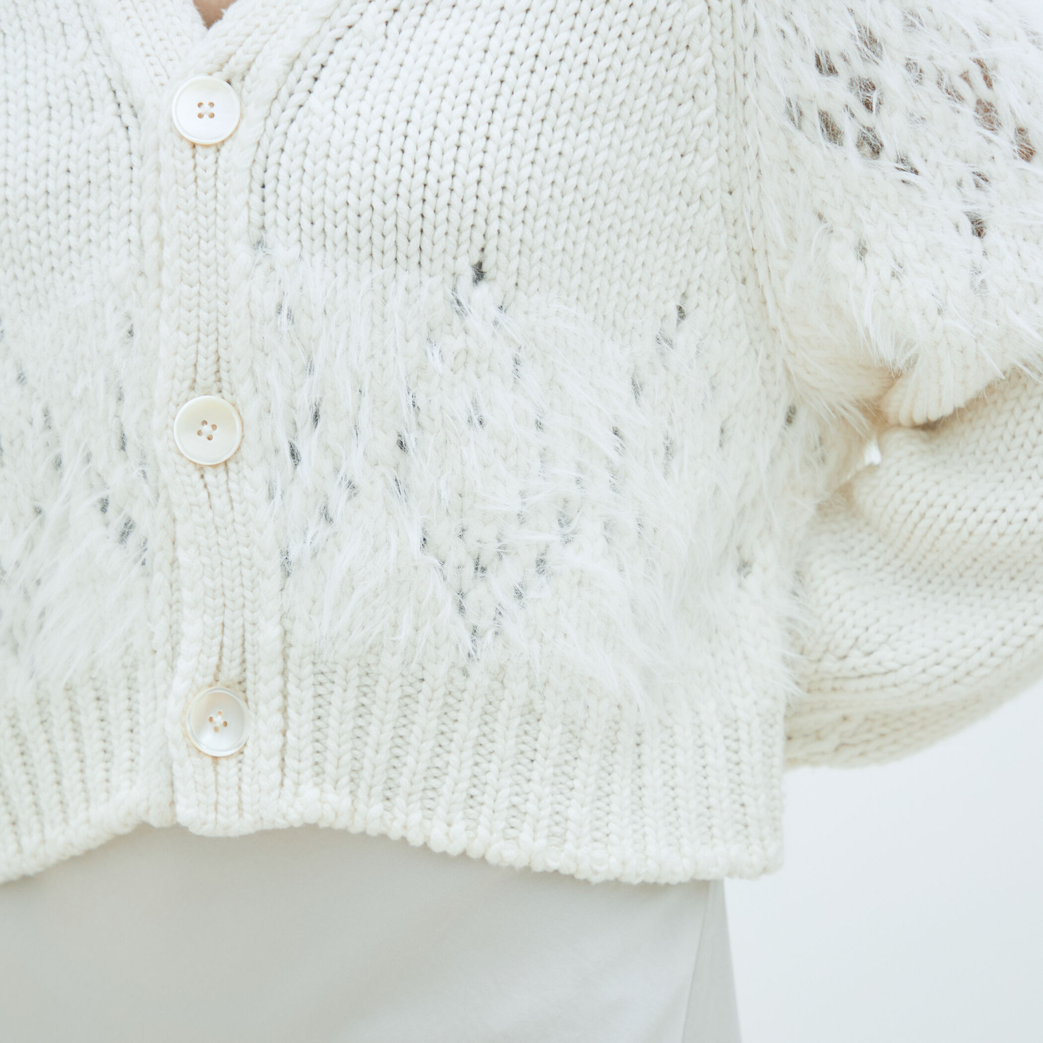 アイレットシャギー Vネックカーディガン｜トゥモローランド 公式通販