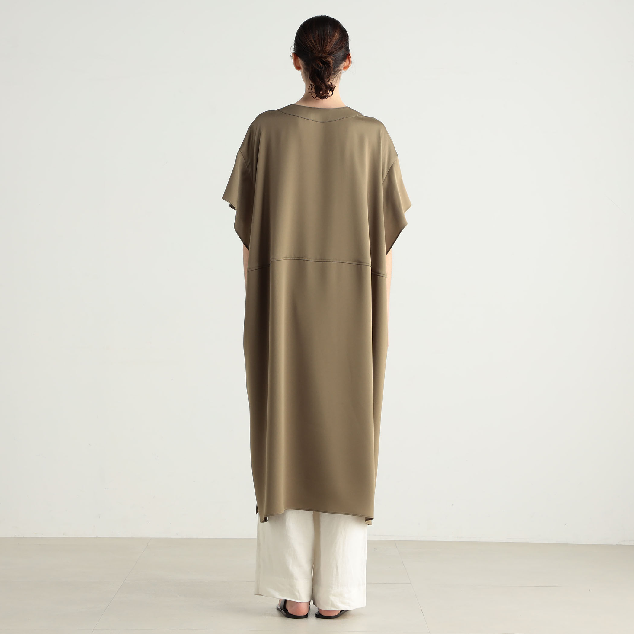 ジョーゼットサテン カフタンワンピース｜トゥモローランド 公式通販
