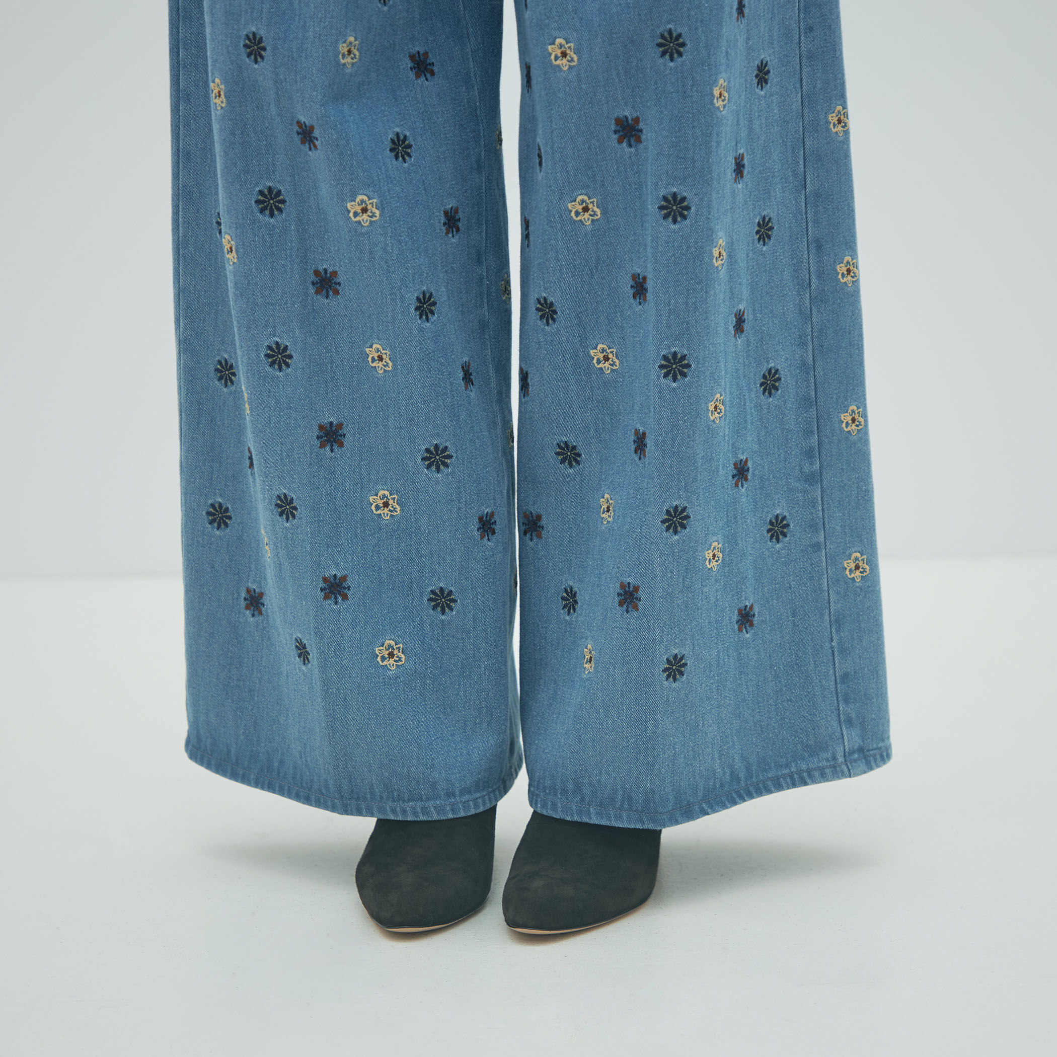 ボタニカルエンブロイダリーデニム タックワイドパンツ