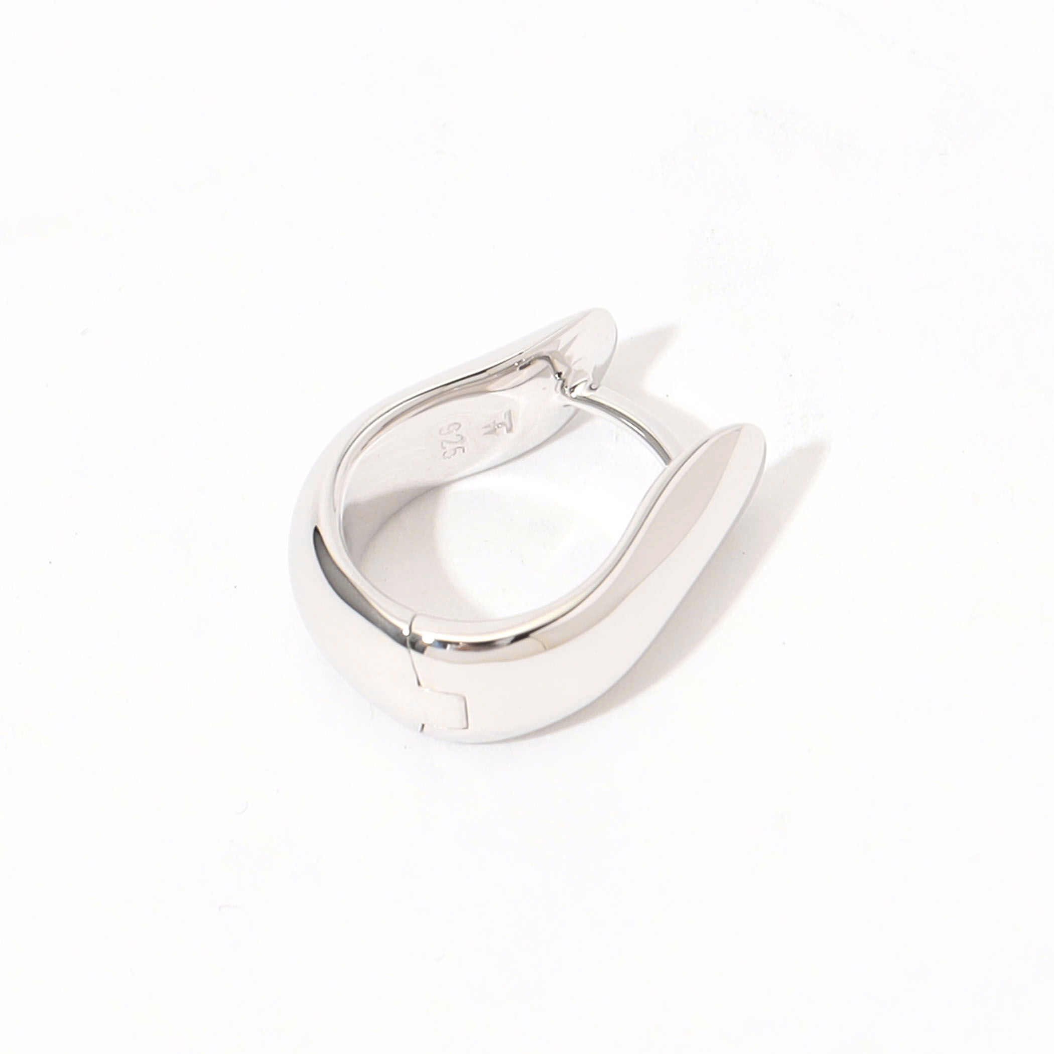 TOM WOOD Oyster Hoops S｜トゥモローランド 公式通販