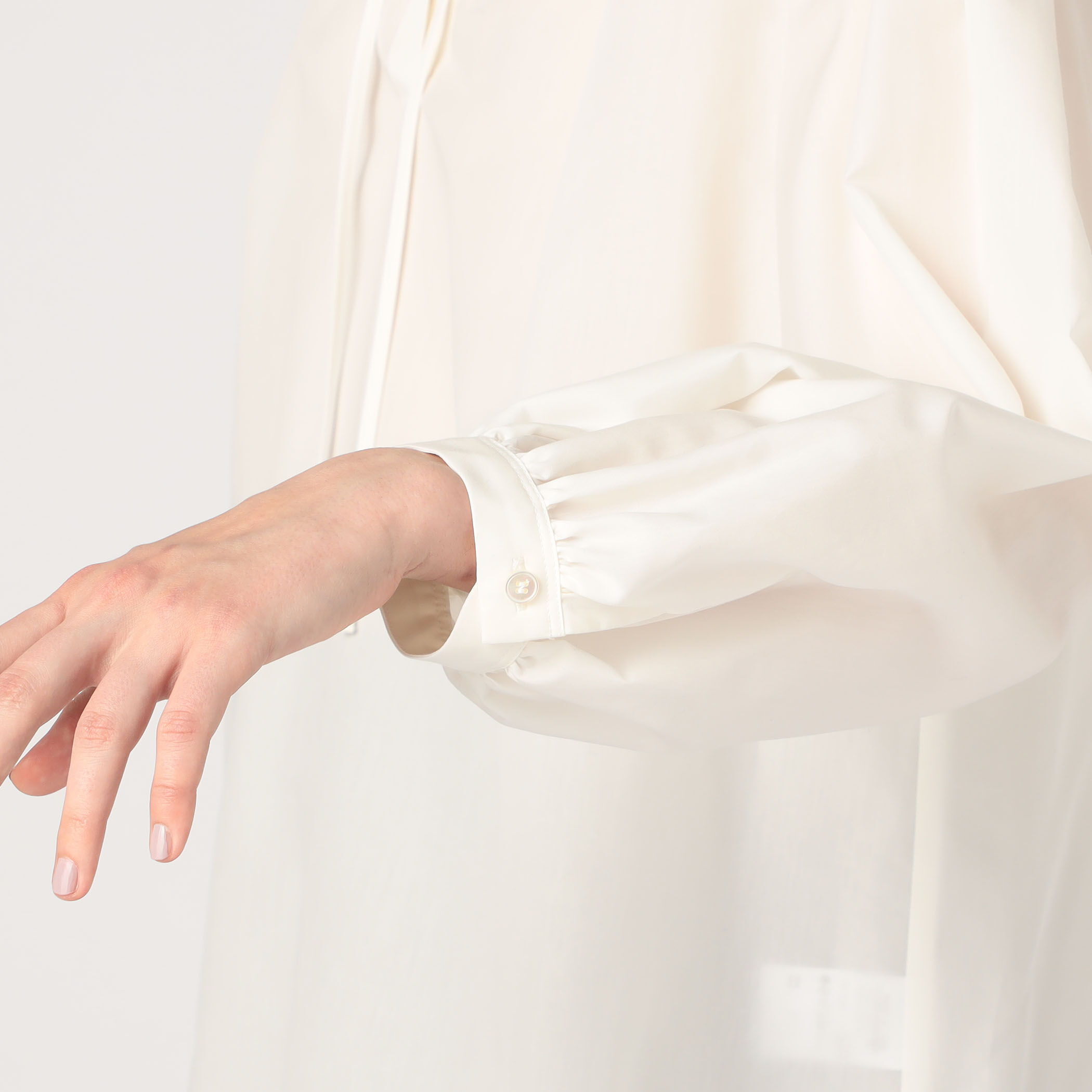 ハイカウントポプリン フリルカラーブラウス｜トゥモローランド 公式通販