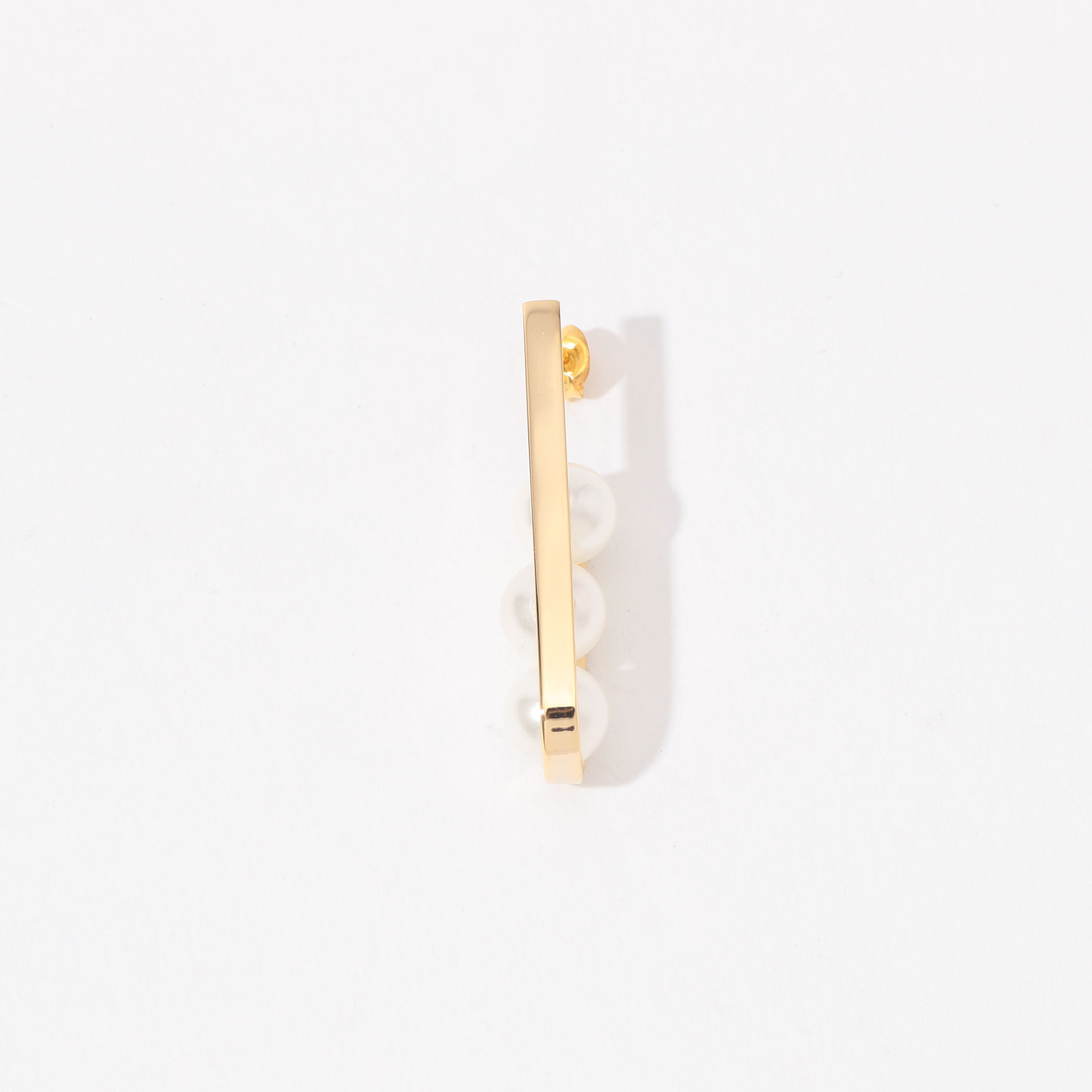 別注】januka 3シェルパールピアス｜トゥモローランド 公式通販