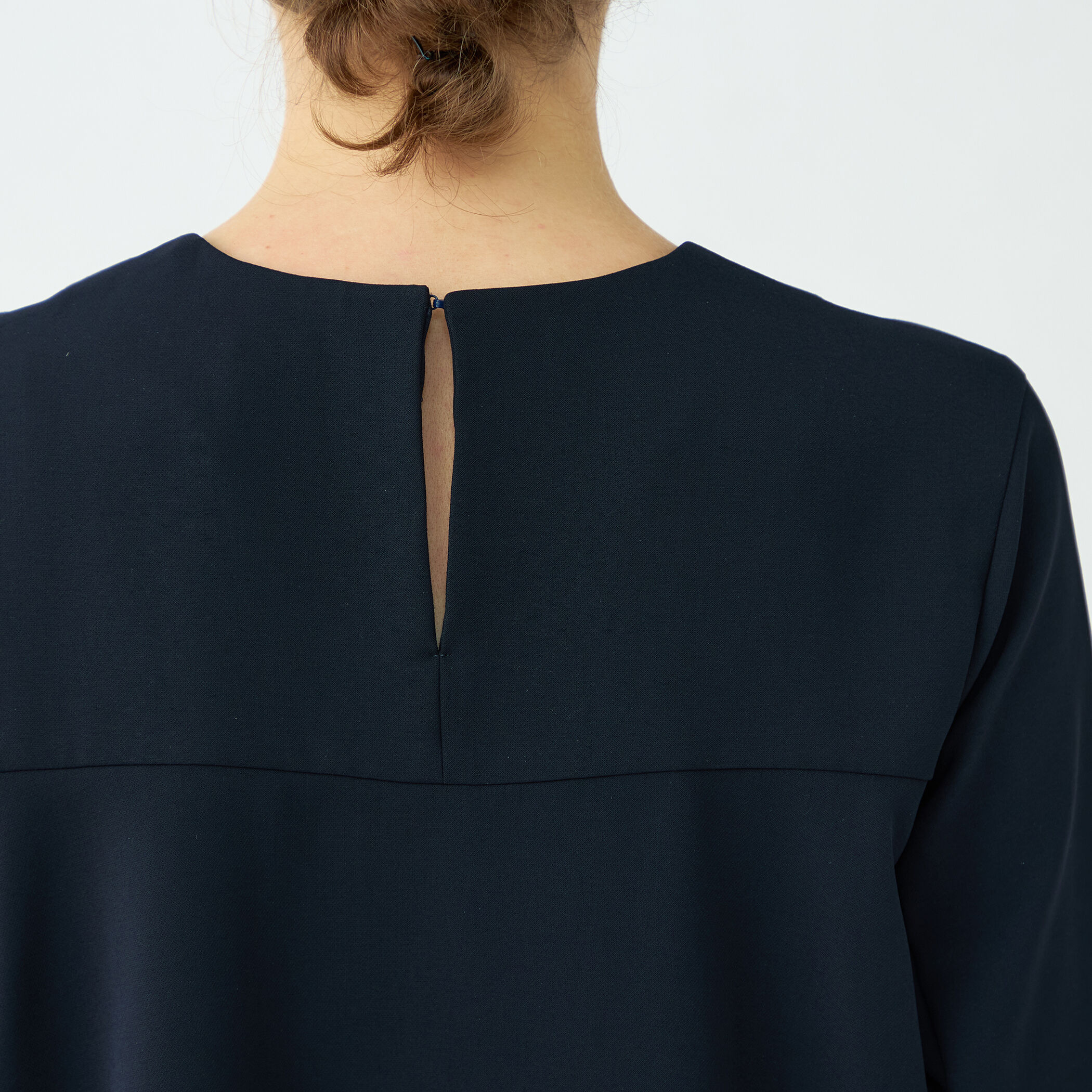 新品▪️TOMORROWLAND ドライダブルクロス クルーネックプルオーバー ドライダブルクロス クルーネックプルオーバー | maison TOMORROWLAND