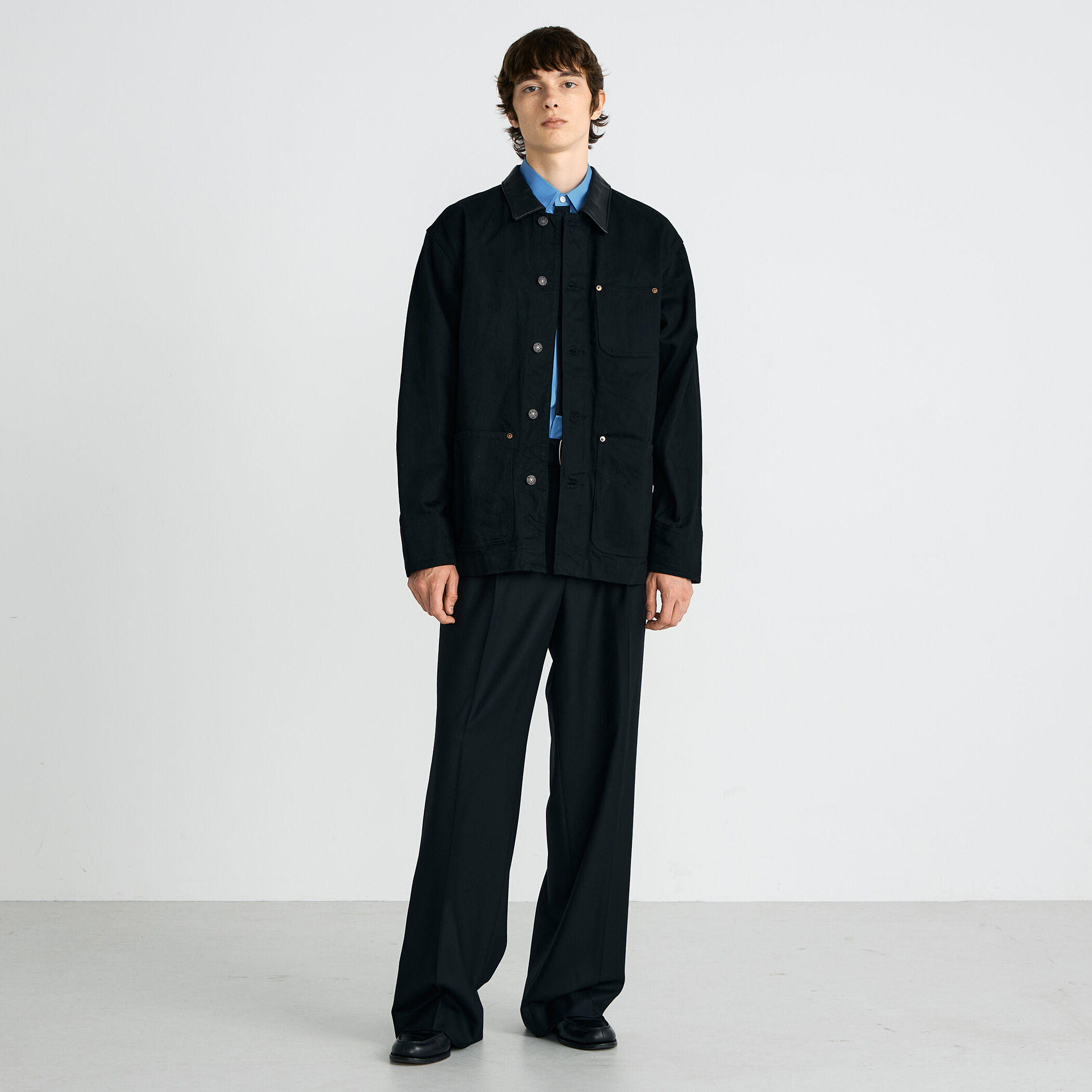 ブラックデニム レザーカラーカバーオール｜トゥモローランド