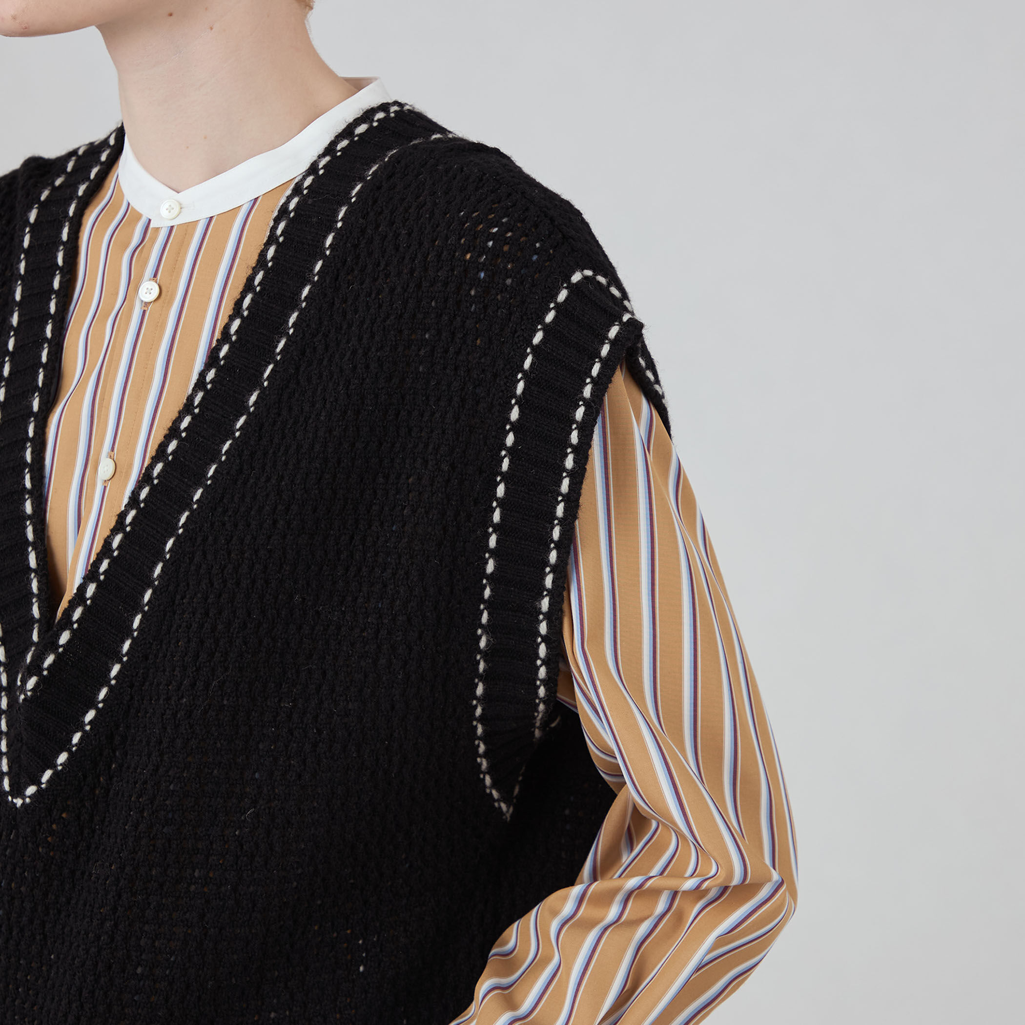 WEB・一部店舗限定】ウールメッシュ Vネックベスト｜トゥモローランド