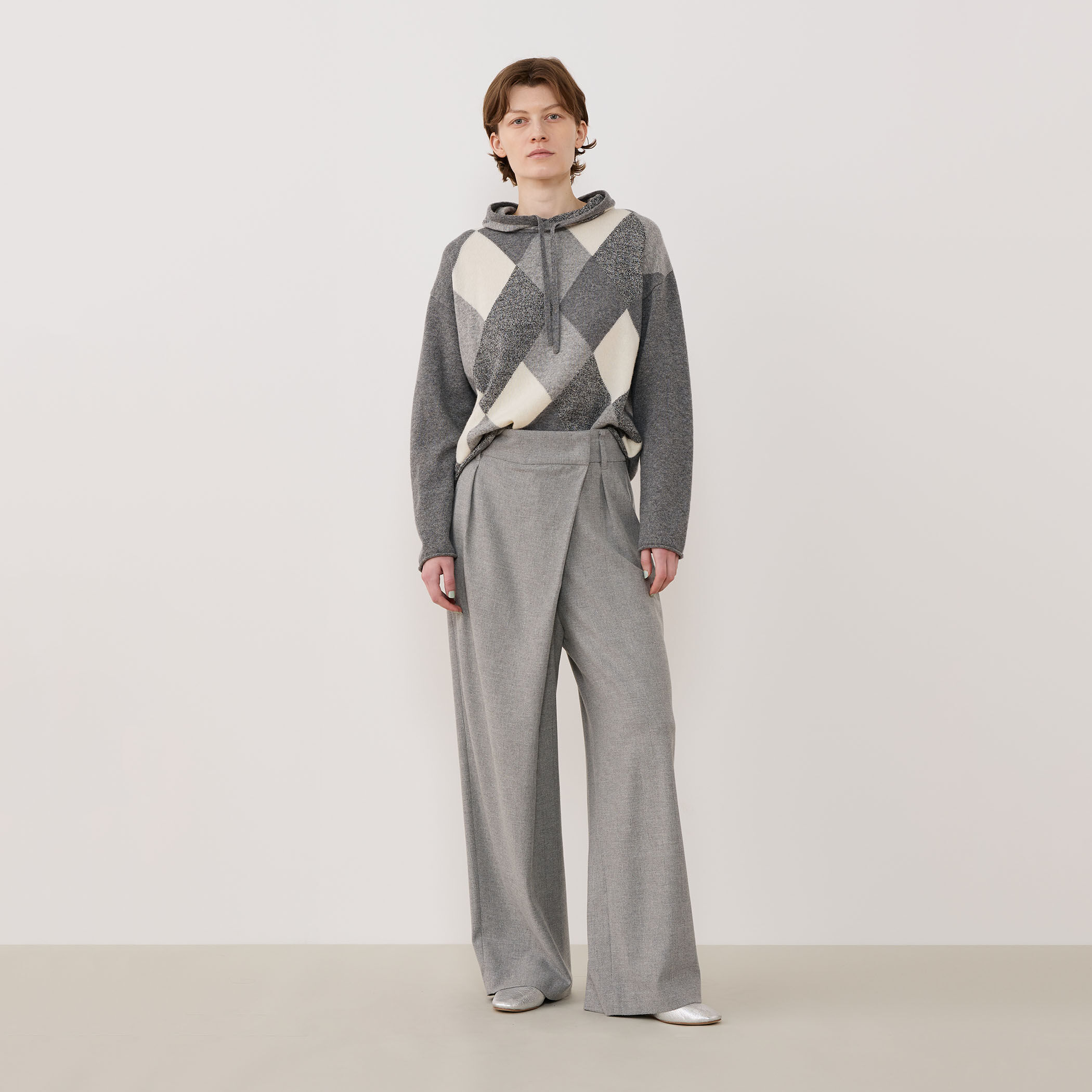 ウールアーガイル フーデッドプルオーバー｜トゥモローランド 公式通販