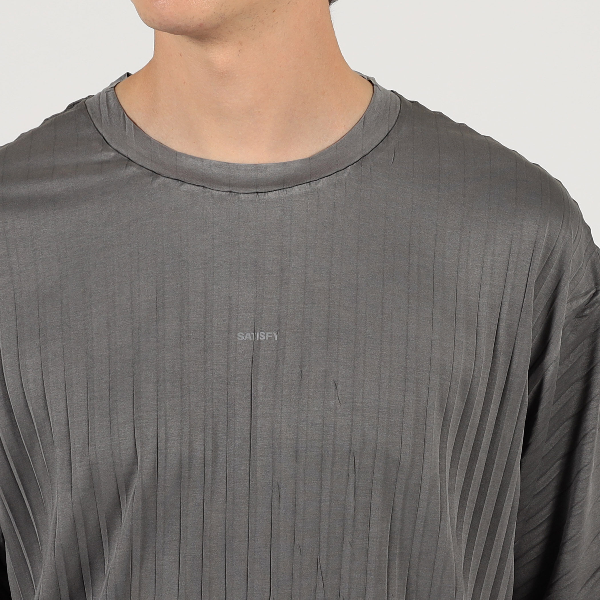 SATISFY AuraLite Pleated T-Shirt｜トゥモローランド 公式通販