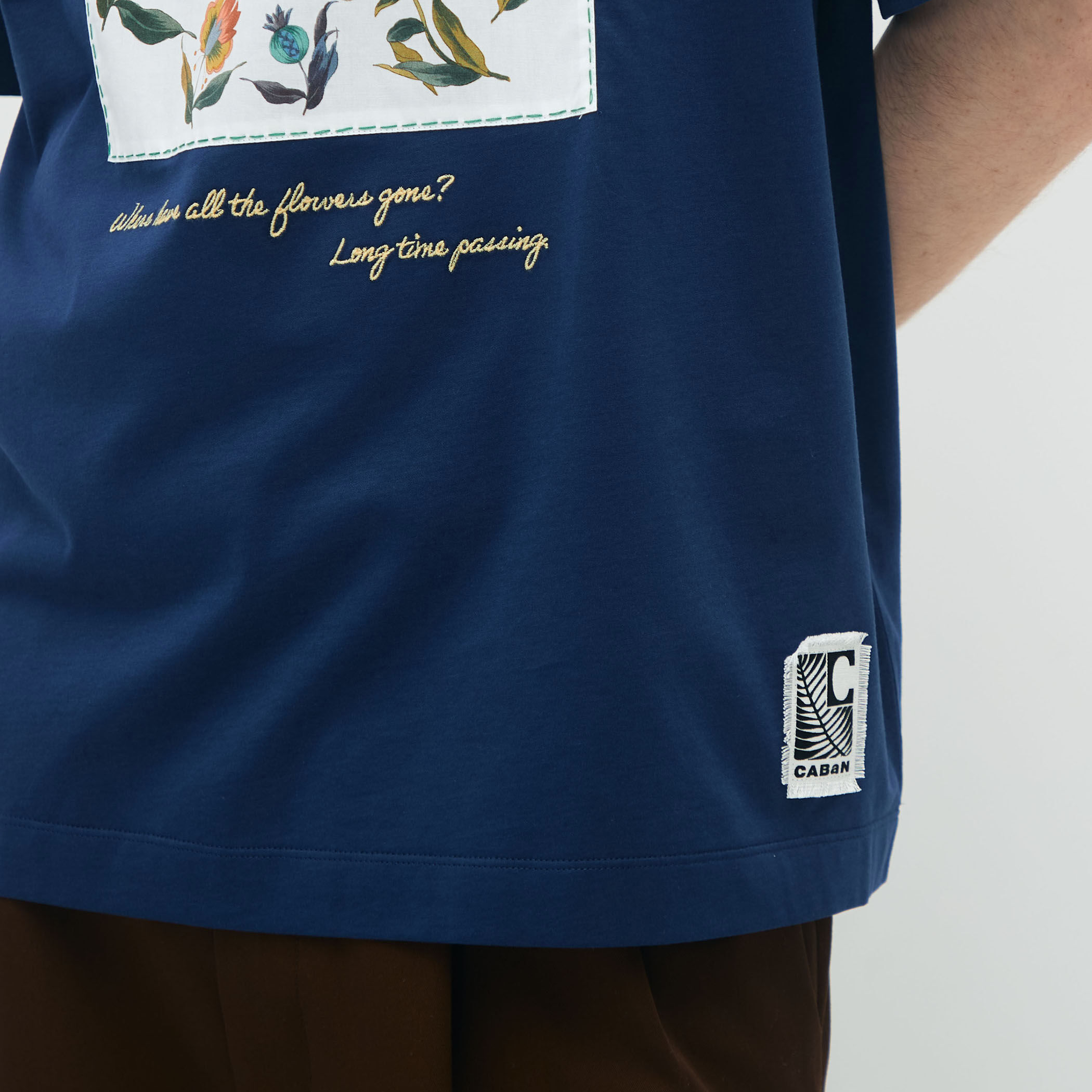 CABaN スビンコットン フラワーサークルプリントTシャツ