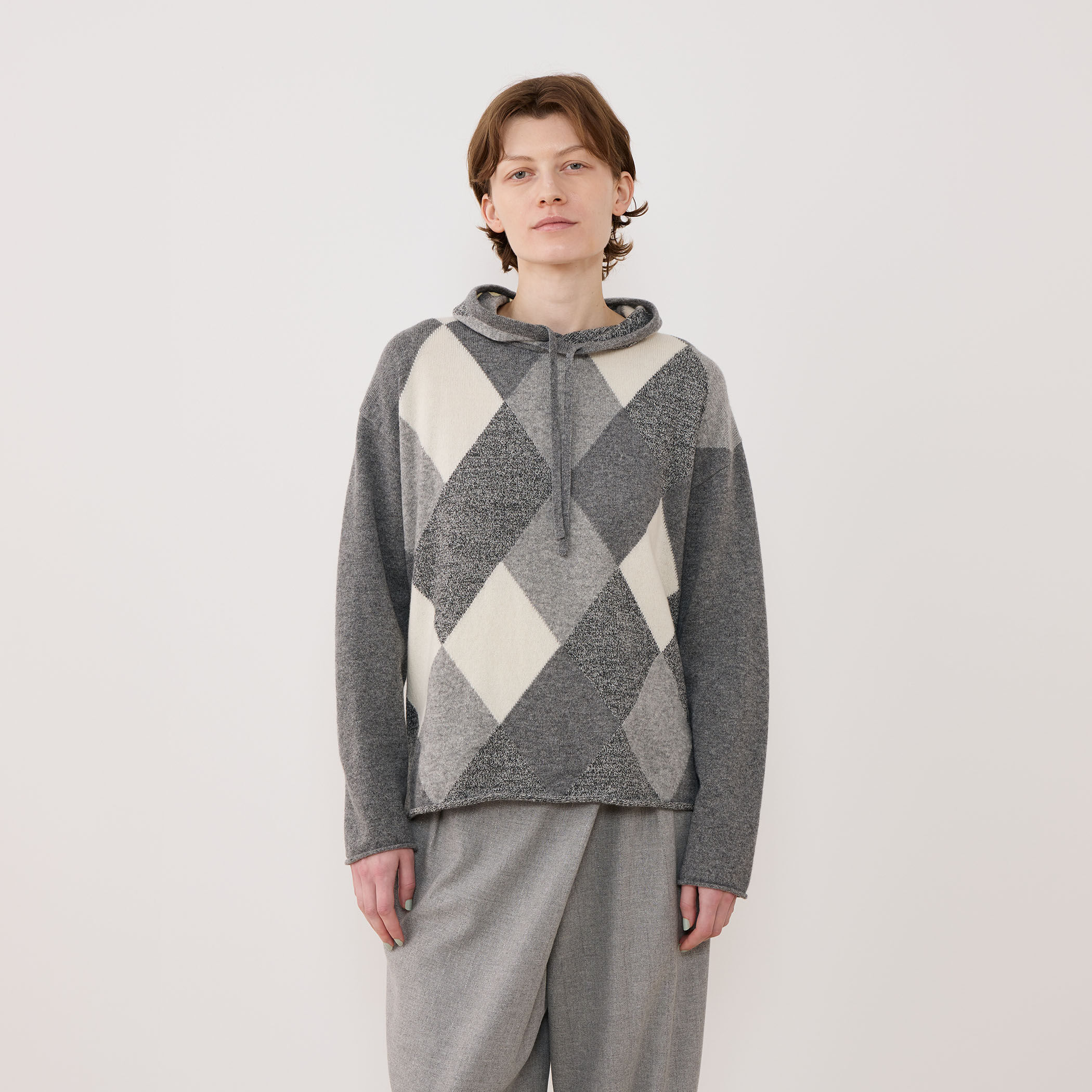 ウールアーガイル フーデッドプルオーバー｜トゥモローランド 公式通販