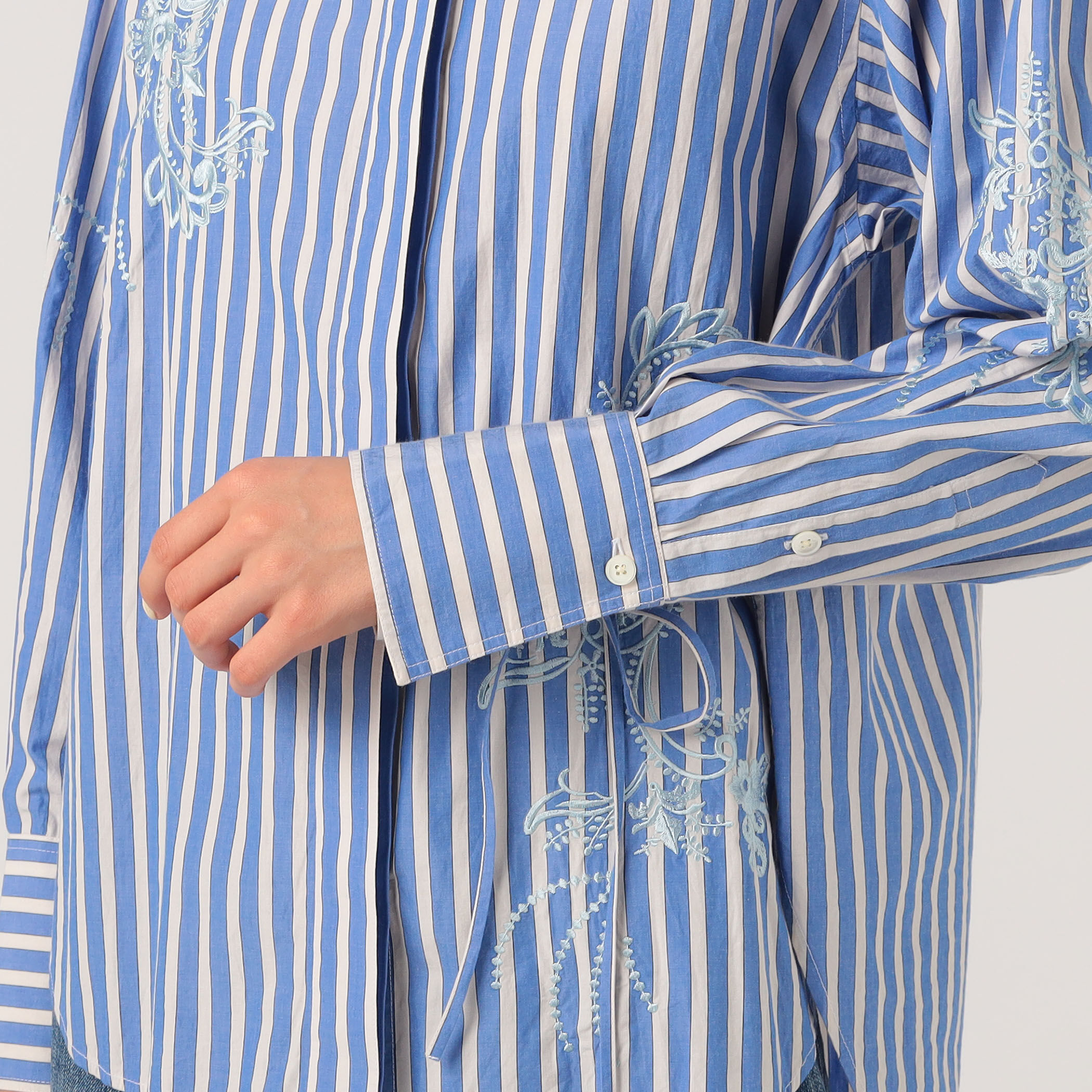 item010a119cc77411f0ab990242ac