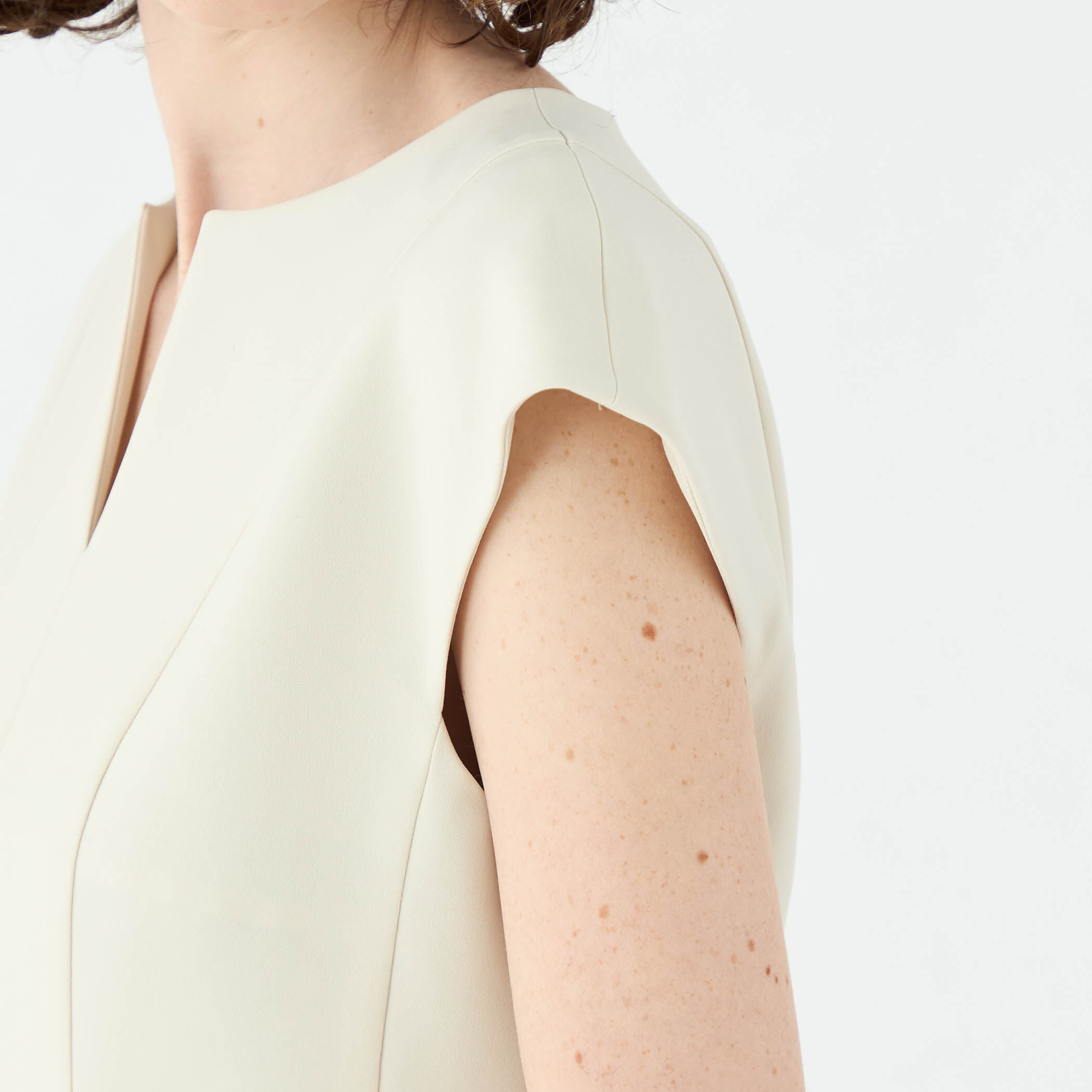 スティフダブルクロス バレルシルエットワンピース｜トゥモローランド