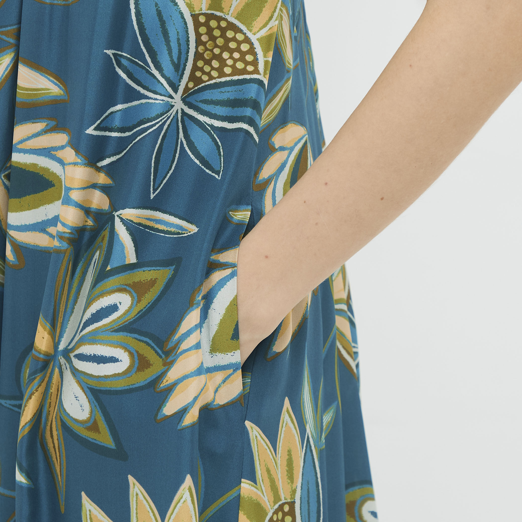 シルク COLETTEフラワープリント ロングワンピース｜トゥモローランド