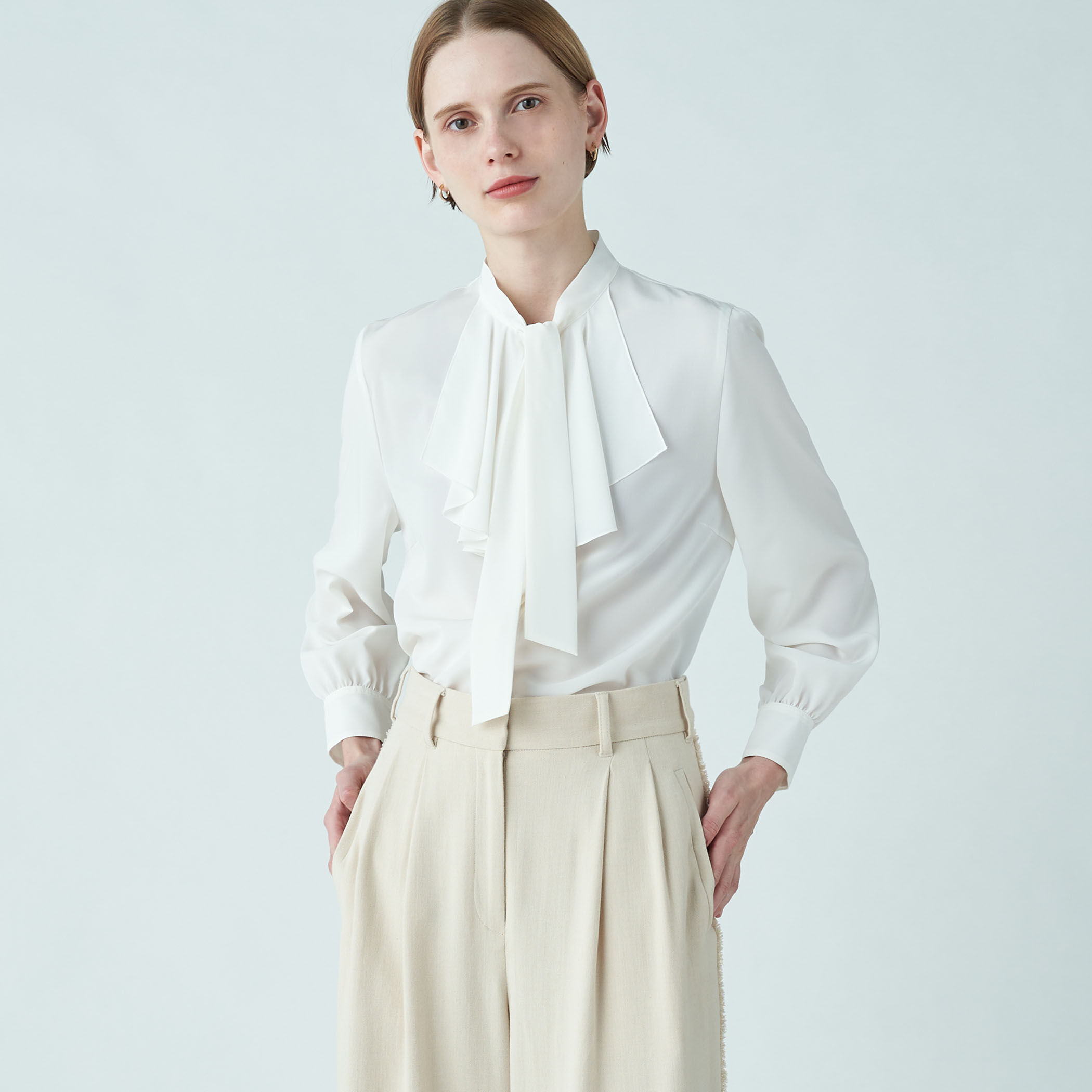 クリアデシン フリルボウタイブラウス｜トゥモローランド 公式通販