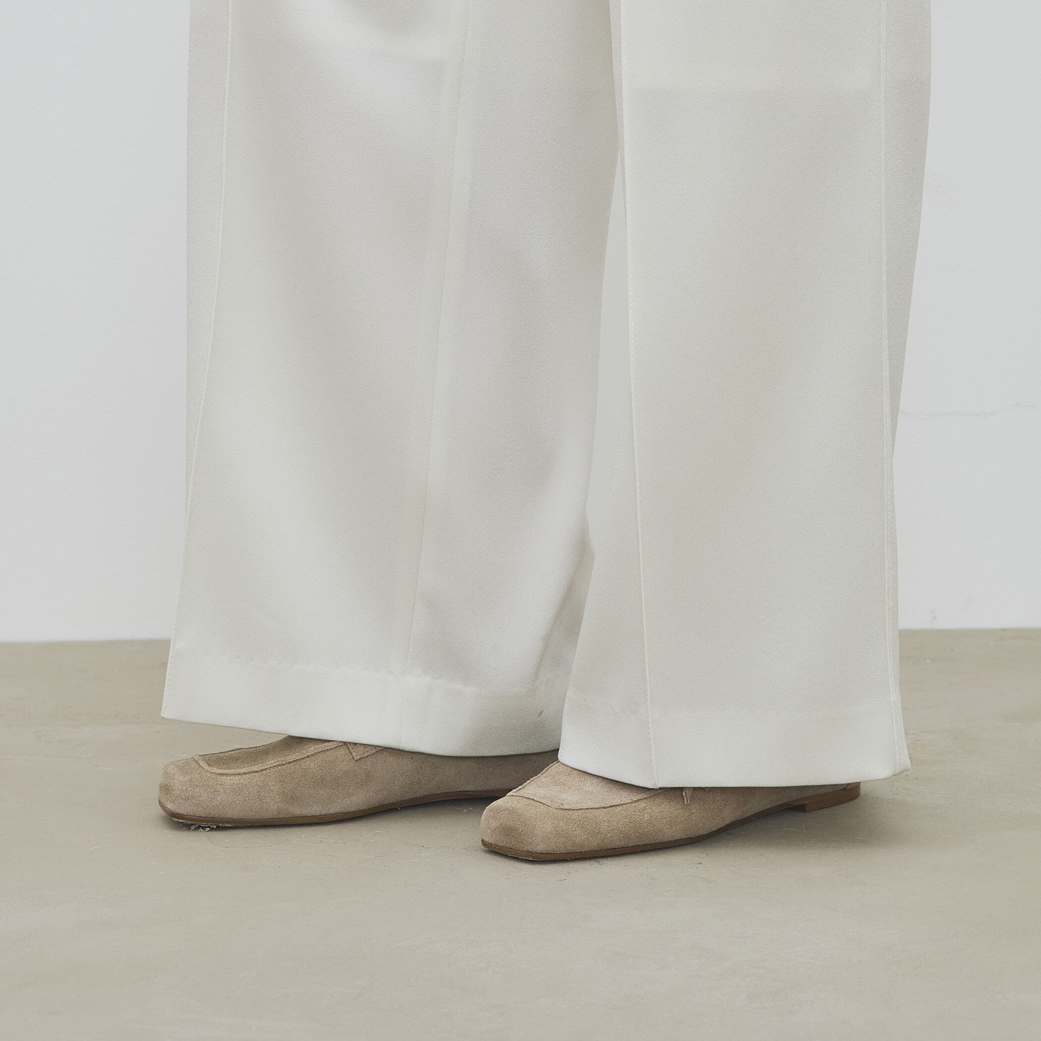 サテンジョーゼット タックワイドパンツ｜トゥモローランド 公式通販