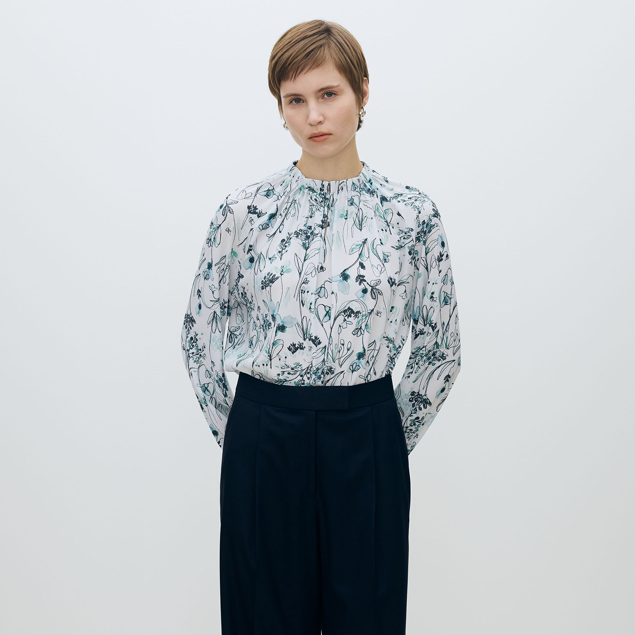 オーキッドフラワープリント ネックギャザーブラウス