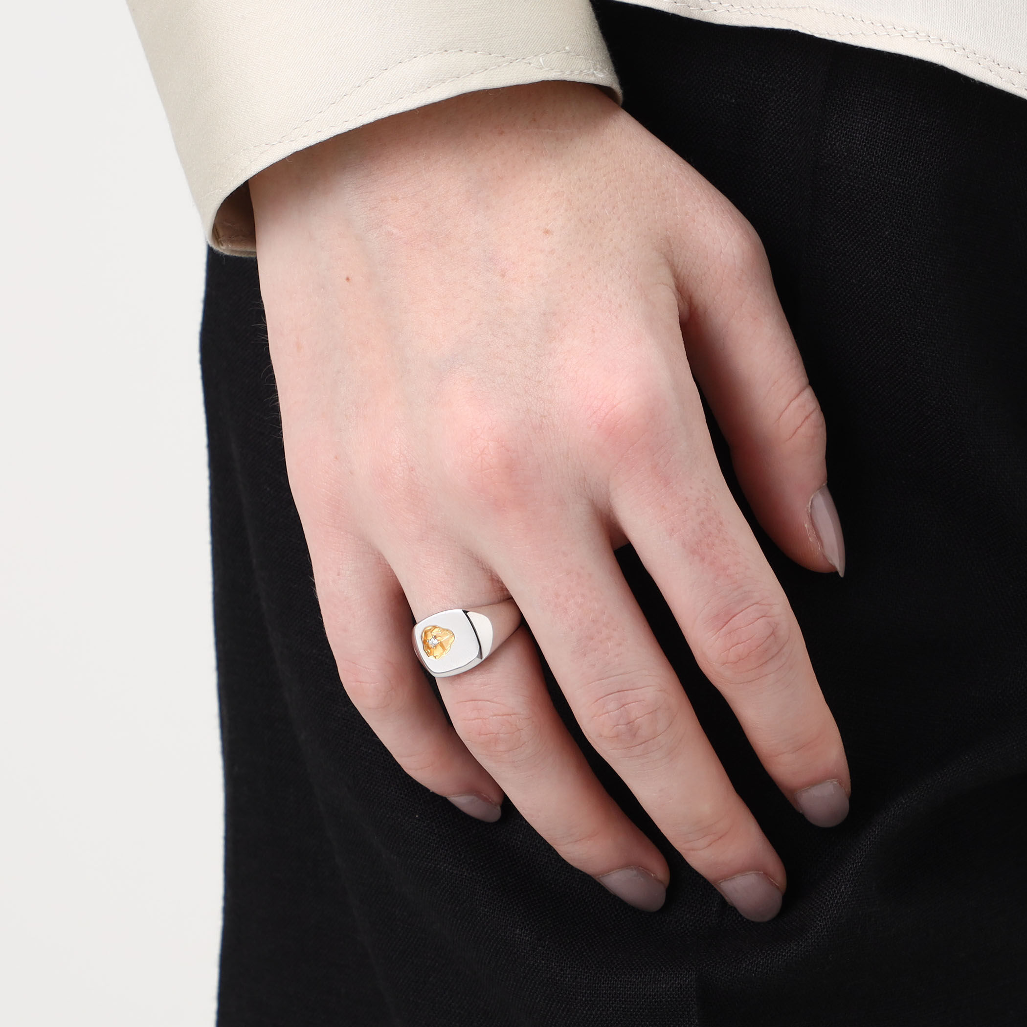 TOM WOOD Mined Ring Small Diamond リング｜トゥモローランド 公式サイト