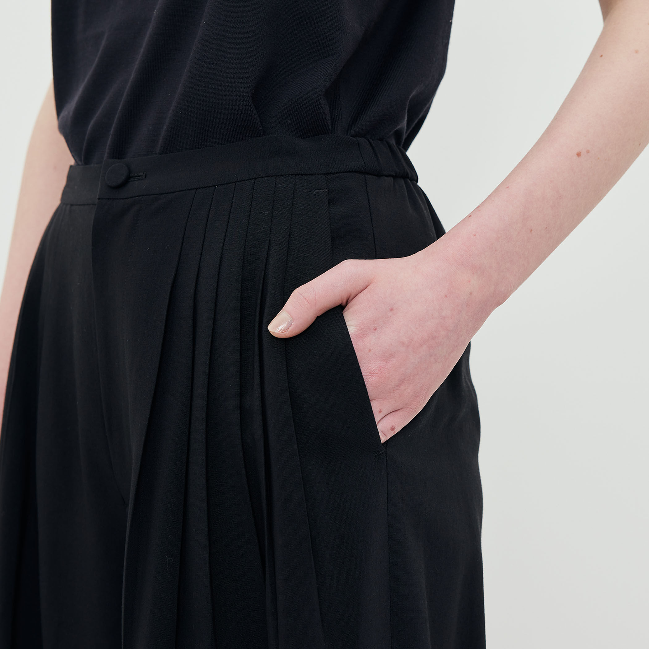 ウールレーヨンクレープ ストレートパンツ｜トゥモローランド 公式サイト