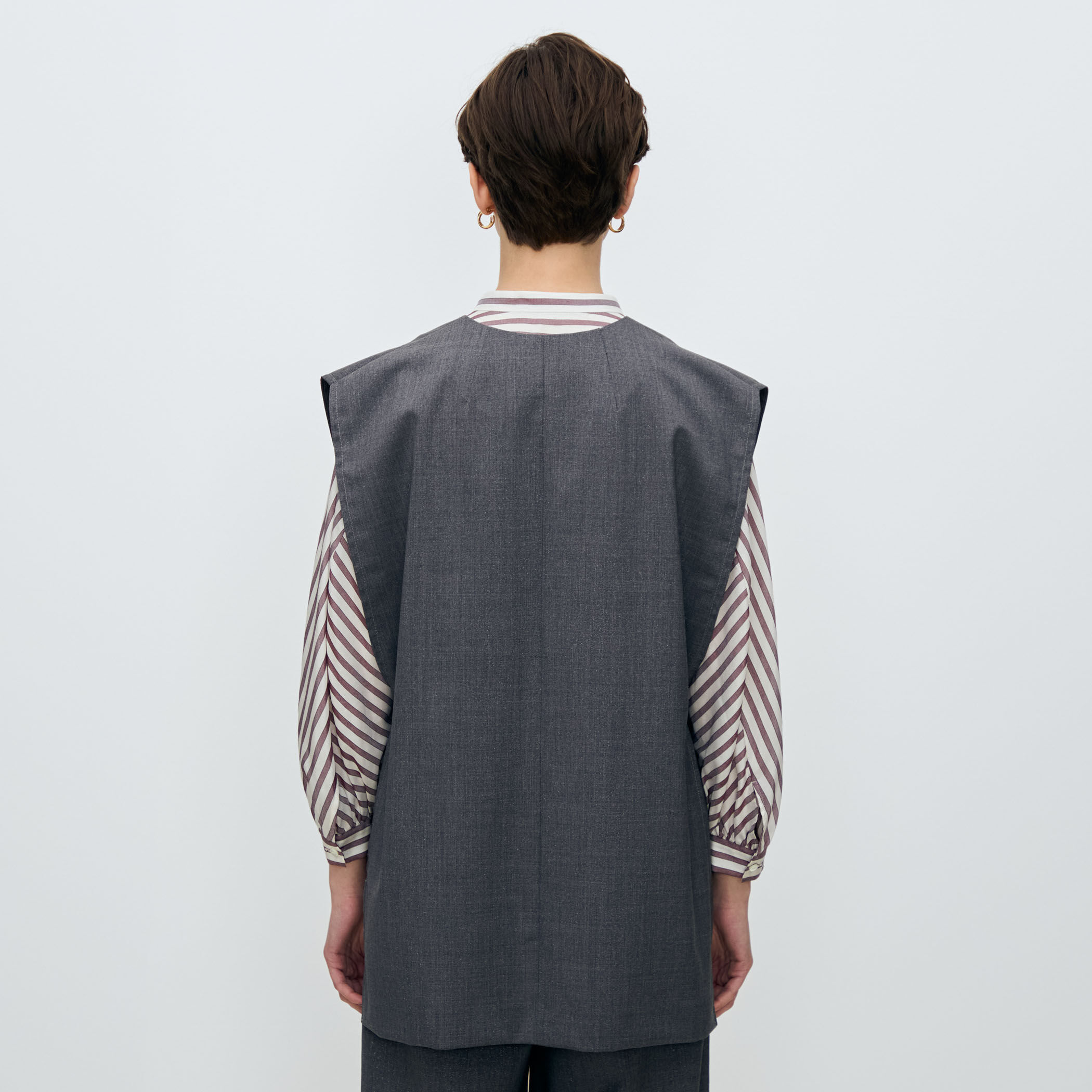 ラメグレー Vネックジレ｜トゥモローランド 公式通販