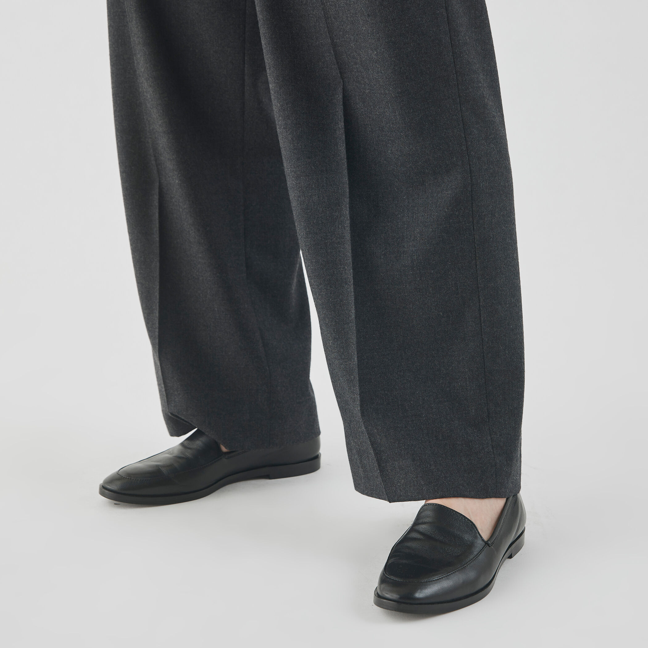 ウーステッドフラノ タックストレートパンツ｜トゥモローランド 公式通販