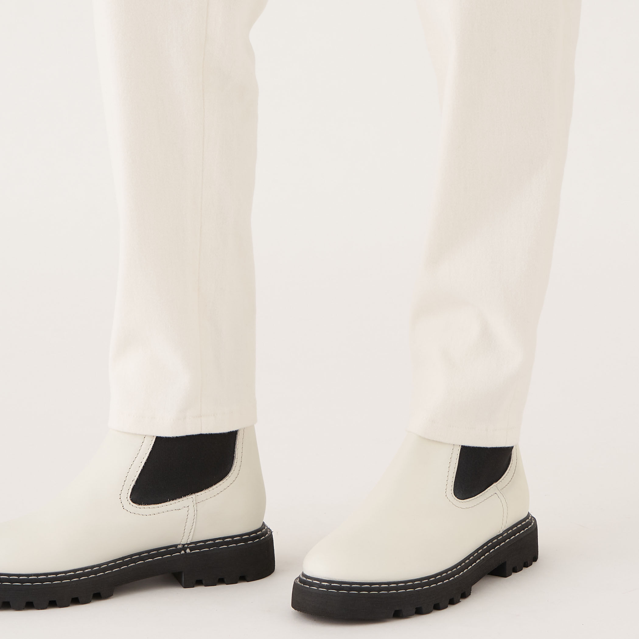 ストレッチモールスキン イージーテーパードパンツ｜トゥモローランド