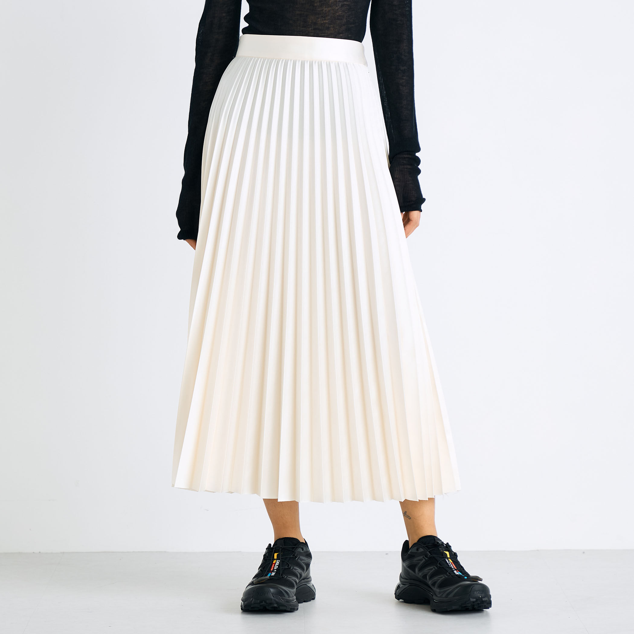 エンボスサテン プリーツスカート｜トゥモローランド 公式通販