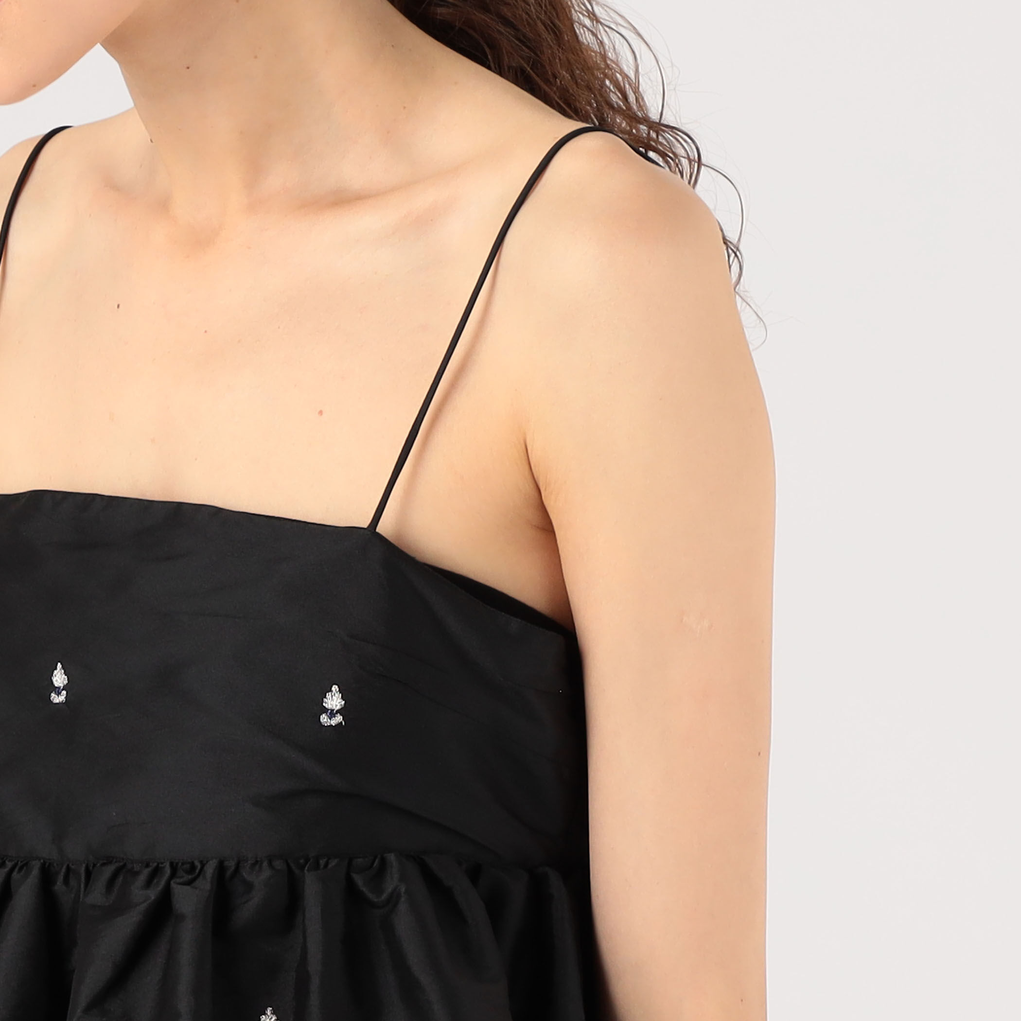 別注】ne Quittez pas BLACK × TOMORROWLAND エンブロイダリートップス｜トゥモローランド 公式通販