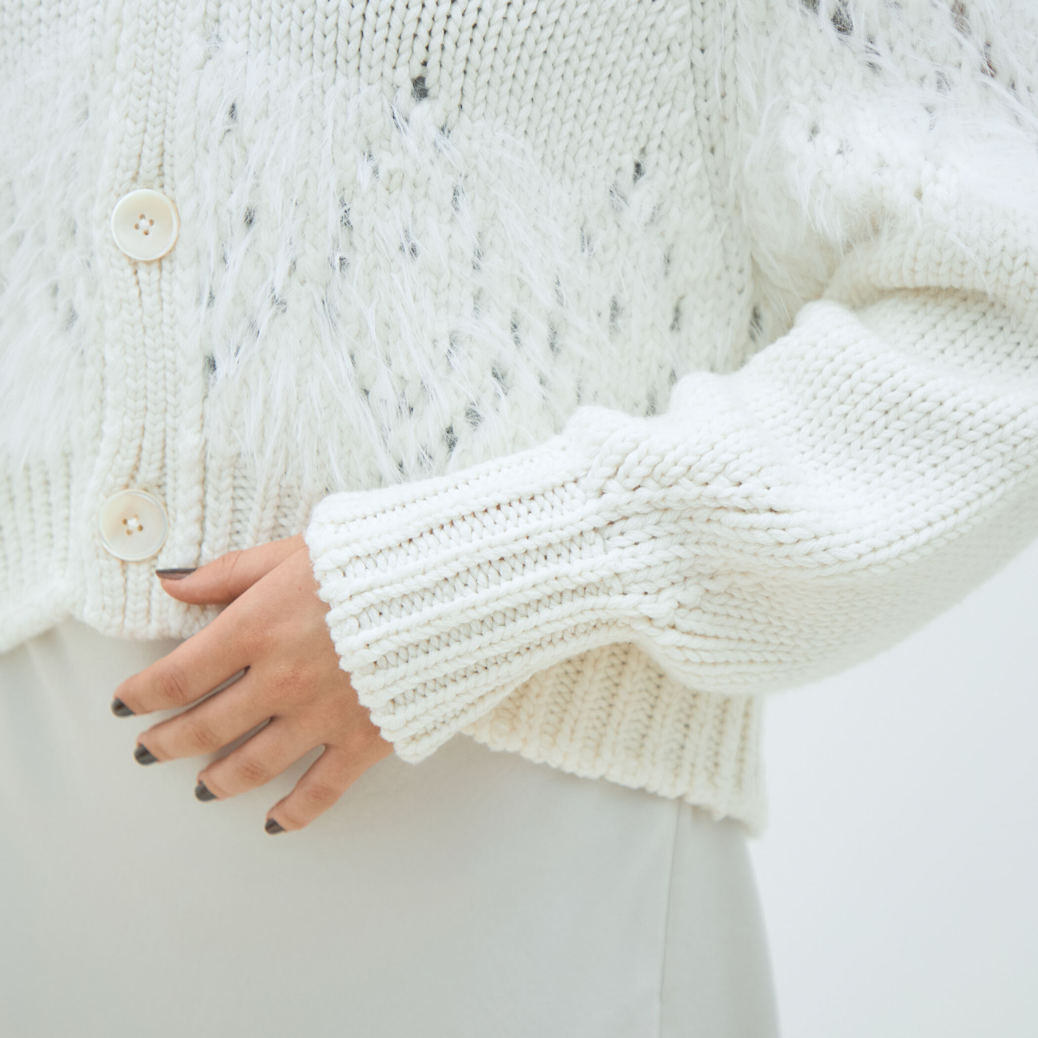 アイレットシャギー Vネックカーディガン｜トゥモローランド 公式通販