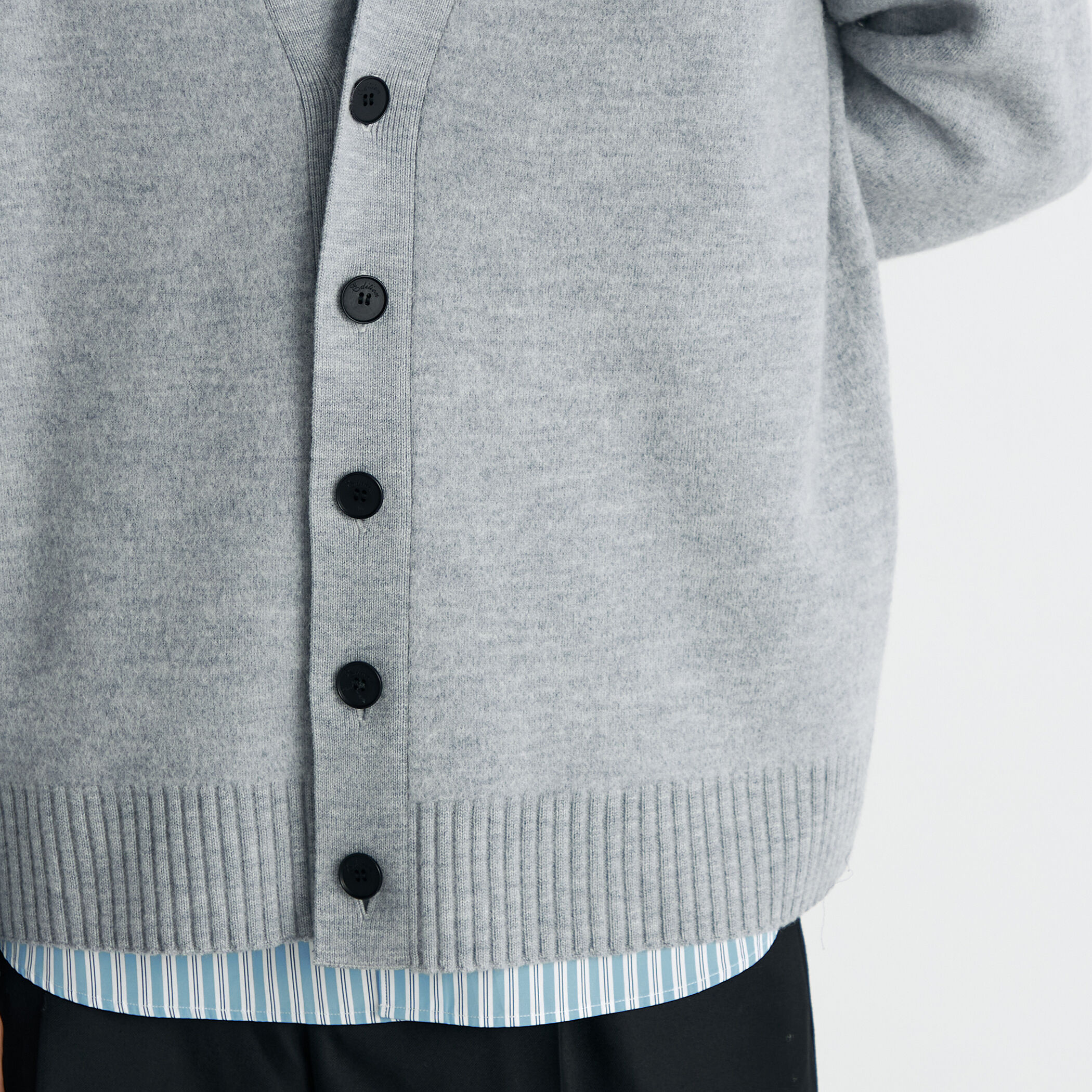 スラブ縮絨 Vネックカーディガン｜トゥモローランド 公式通販