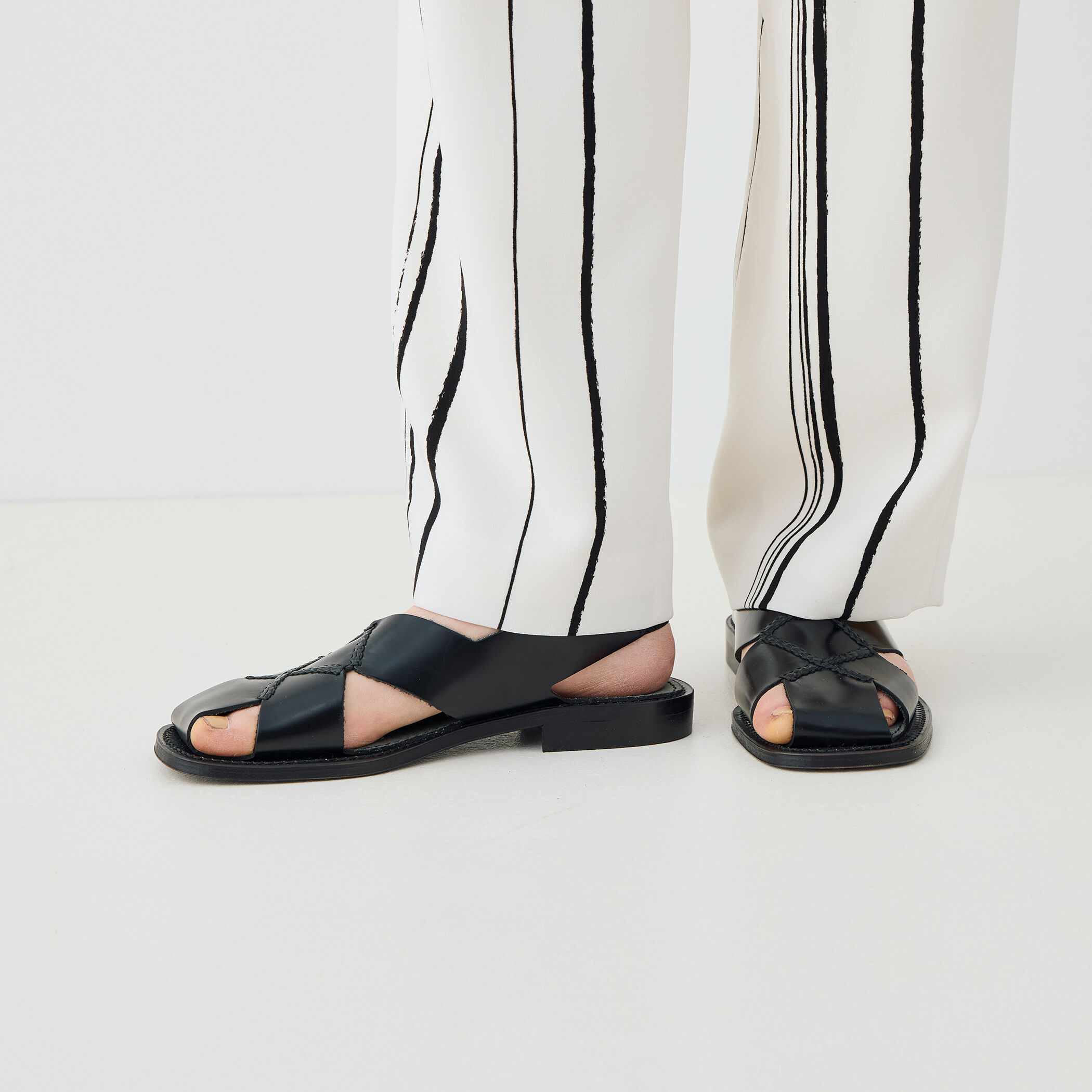 HEREU Llano レザーサンダル｜トゥモローランド 公式通販