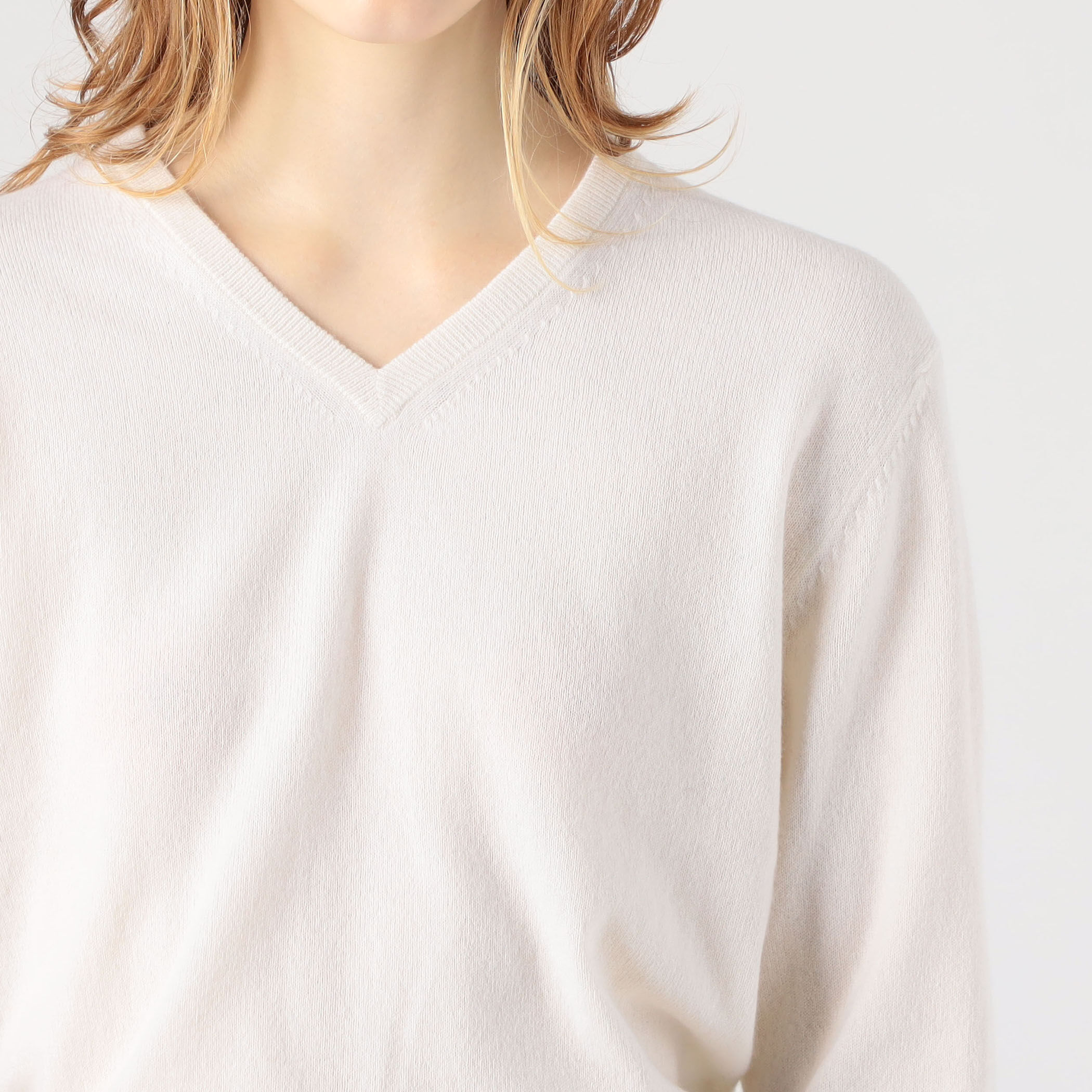 スコットランドカシミヤ Vネックニット｜トゥモローランド 公式通販