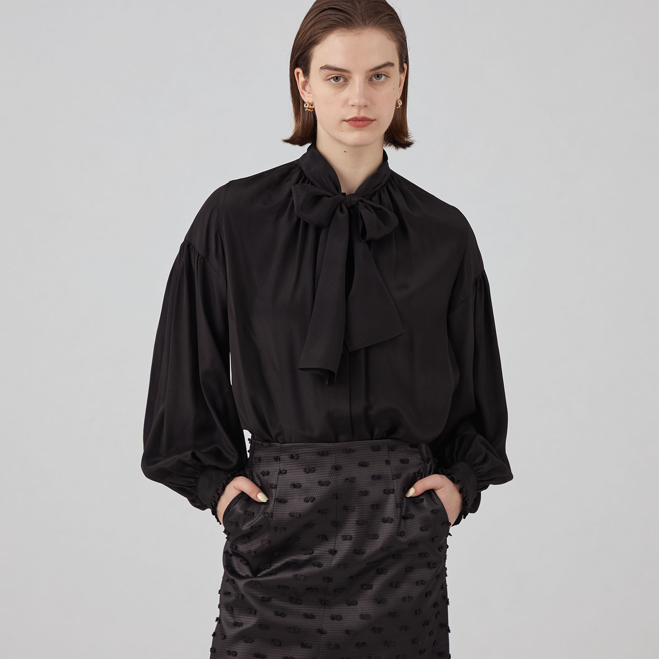 美品 トゥモローランド 2,6万円 リボンブラウス ボウタイブラウス C590 □Cherie ボウタイブラウス｜トゥモローランド 公式通販