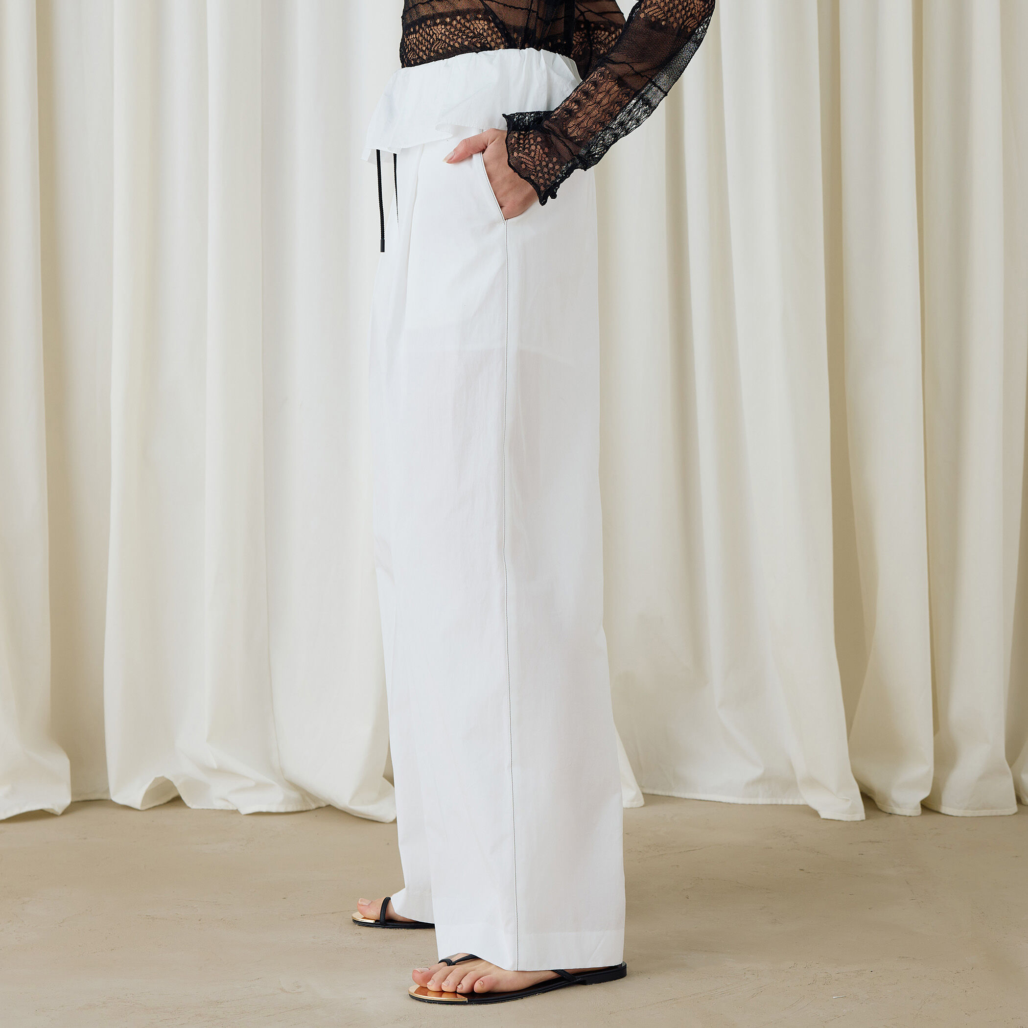 コットンタイプライターフレアパンツ｜トゥモローランド 公式通販