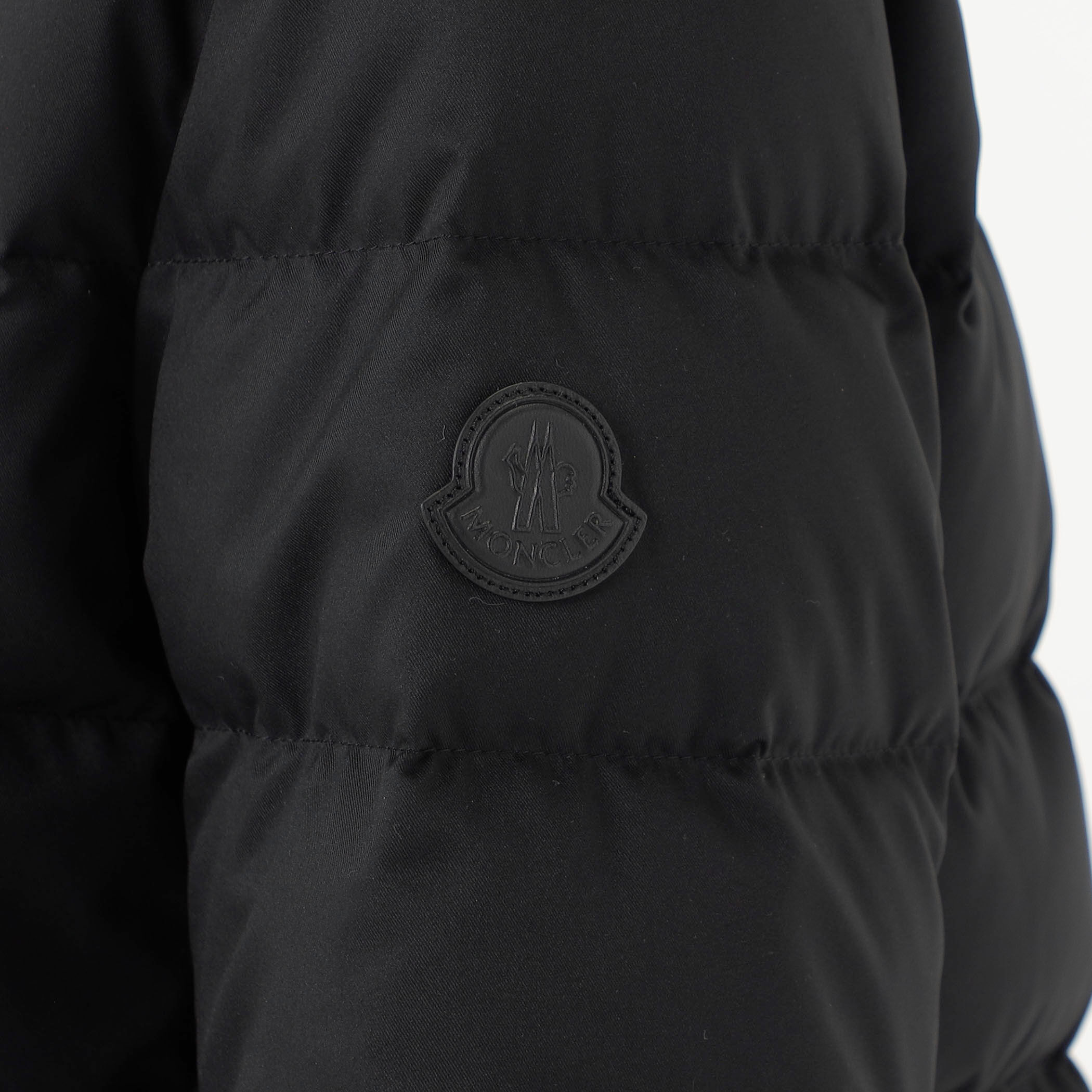 ＊MONCLER＊ Bessettes ショートダウンジャケット Moncler Bessettes Short Down Puffer Jacket | Neiman Marcus