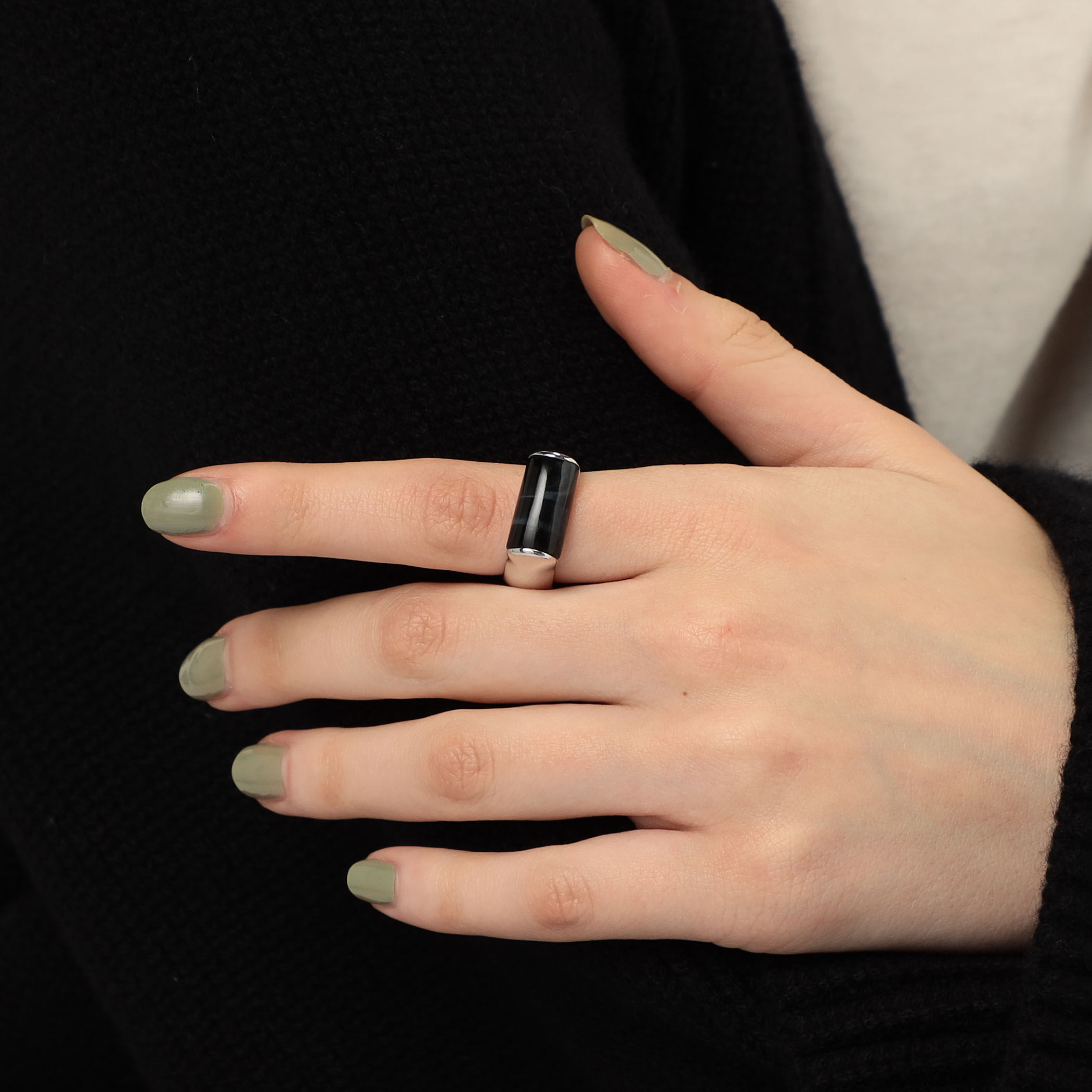 TOM WOOD Crest Ring Blue Hawk Eye｜トゥモローランド 公式通販