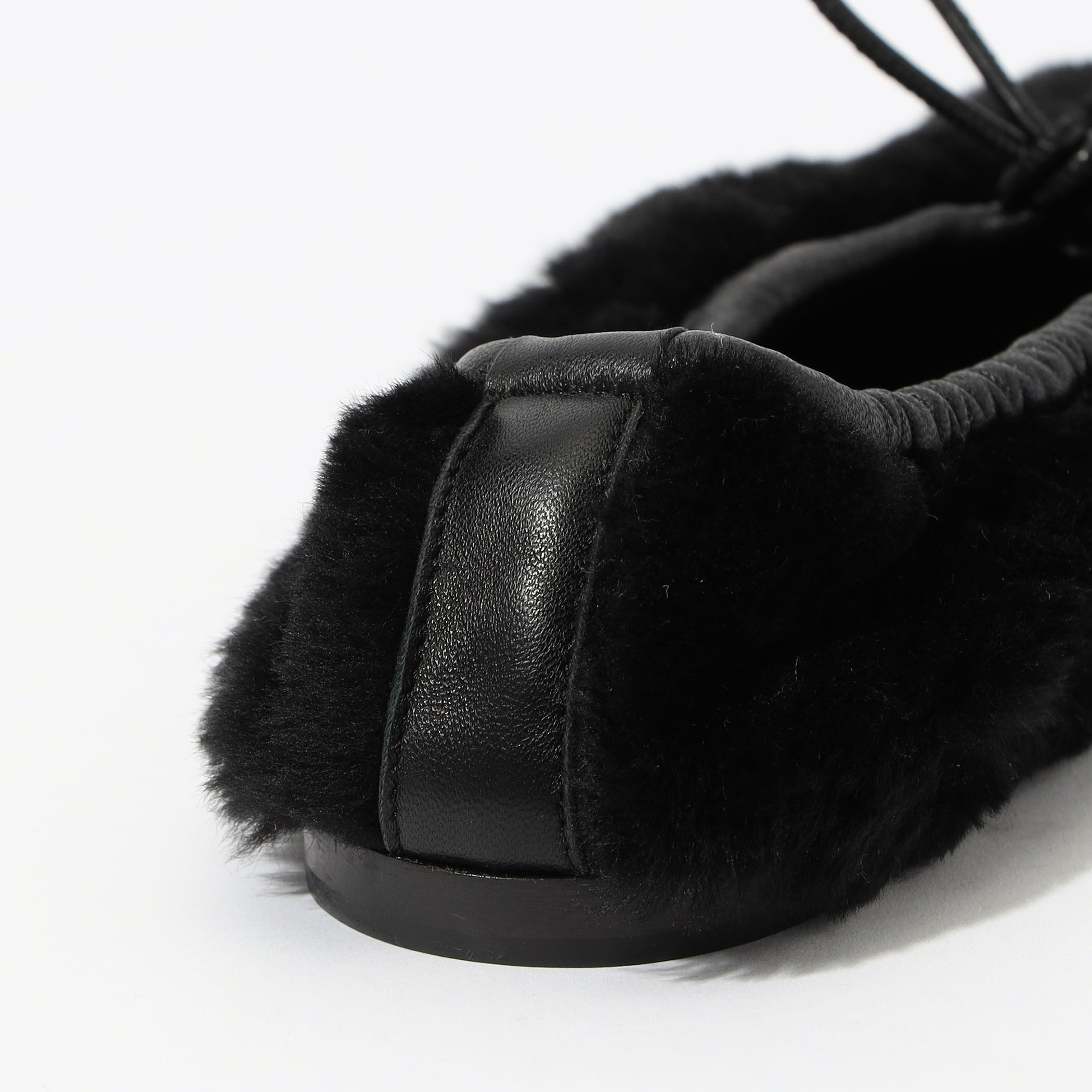 HEREU Puntera Shearling ムートンフラットシューズ｜トゥモローランド